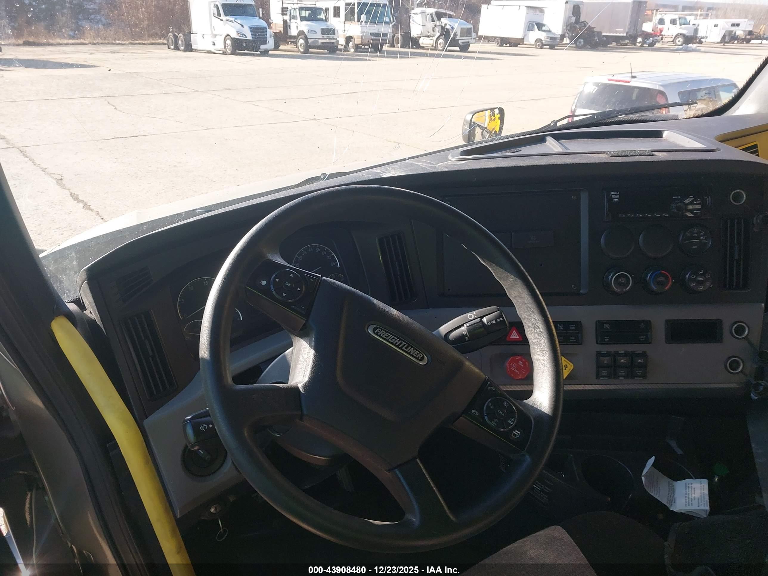 FREIGHTLINER NEW image 7