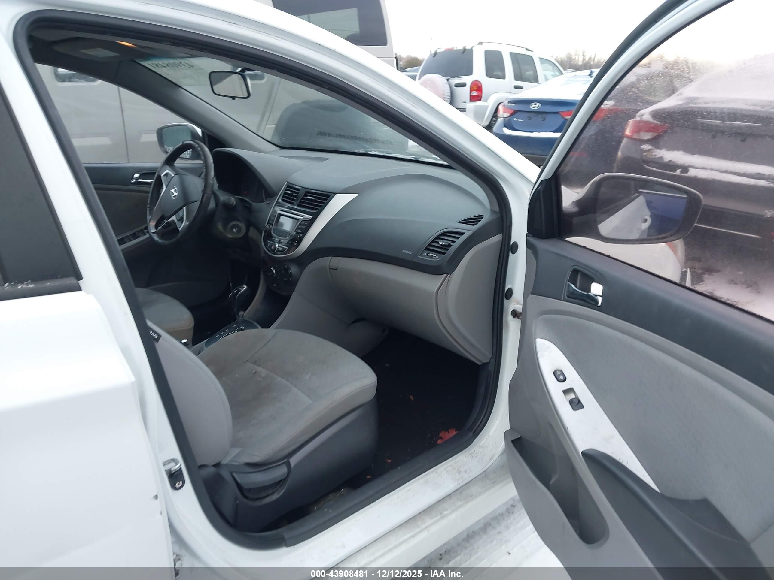 HYUNDAI ACCENT image 5
