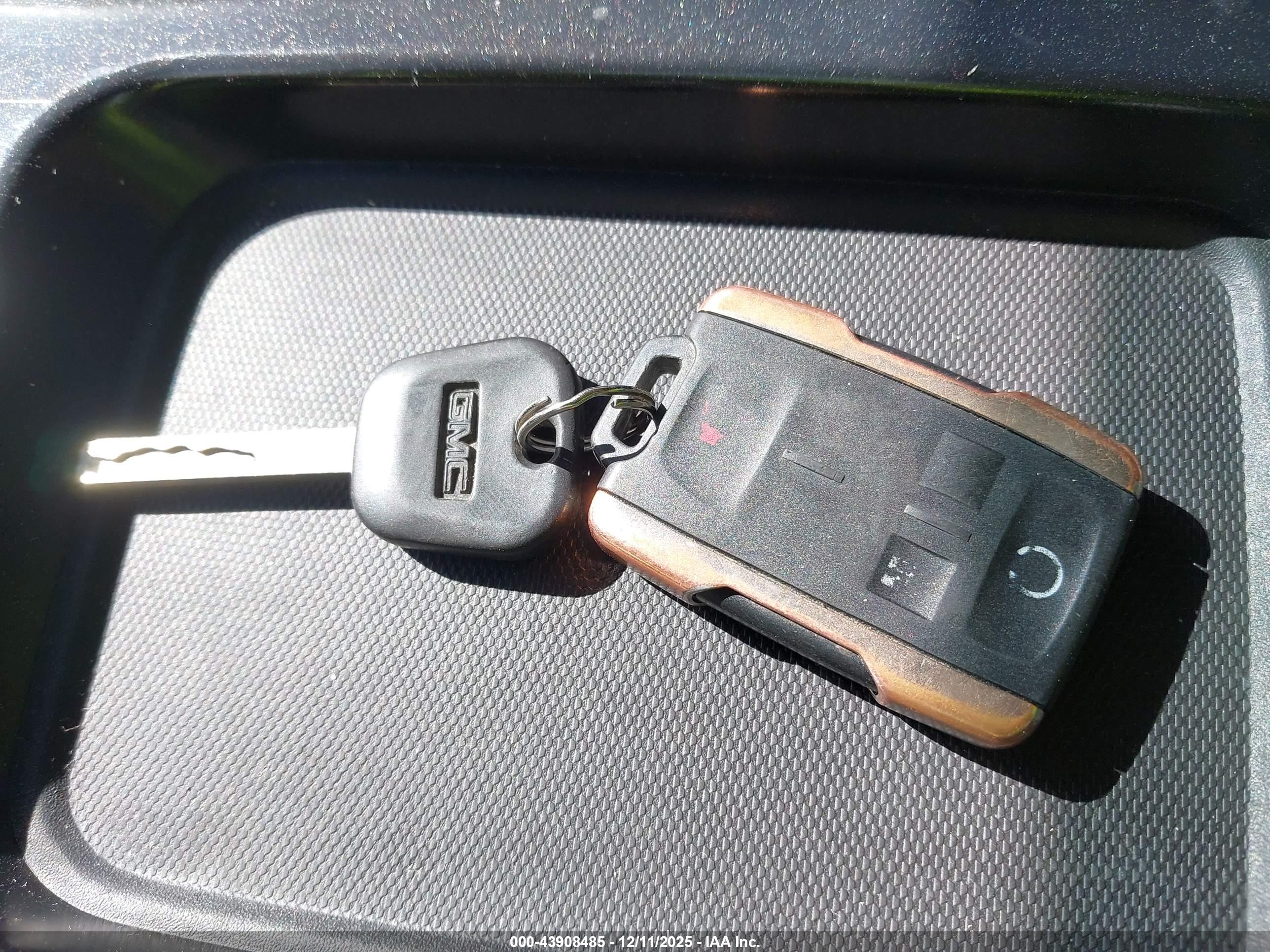 GMC SIERRA image 11