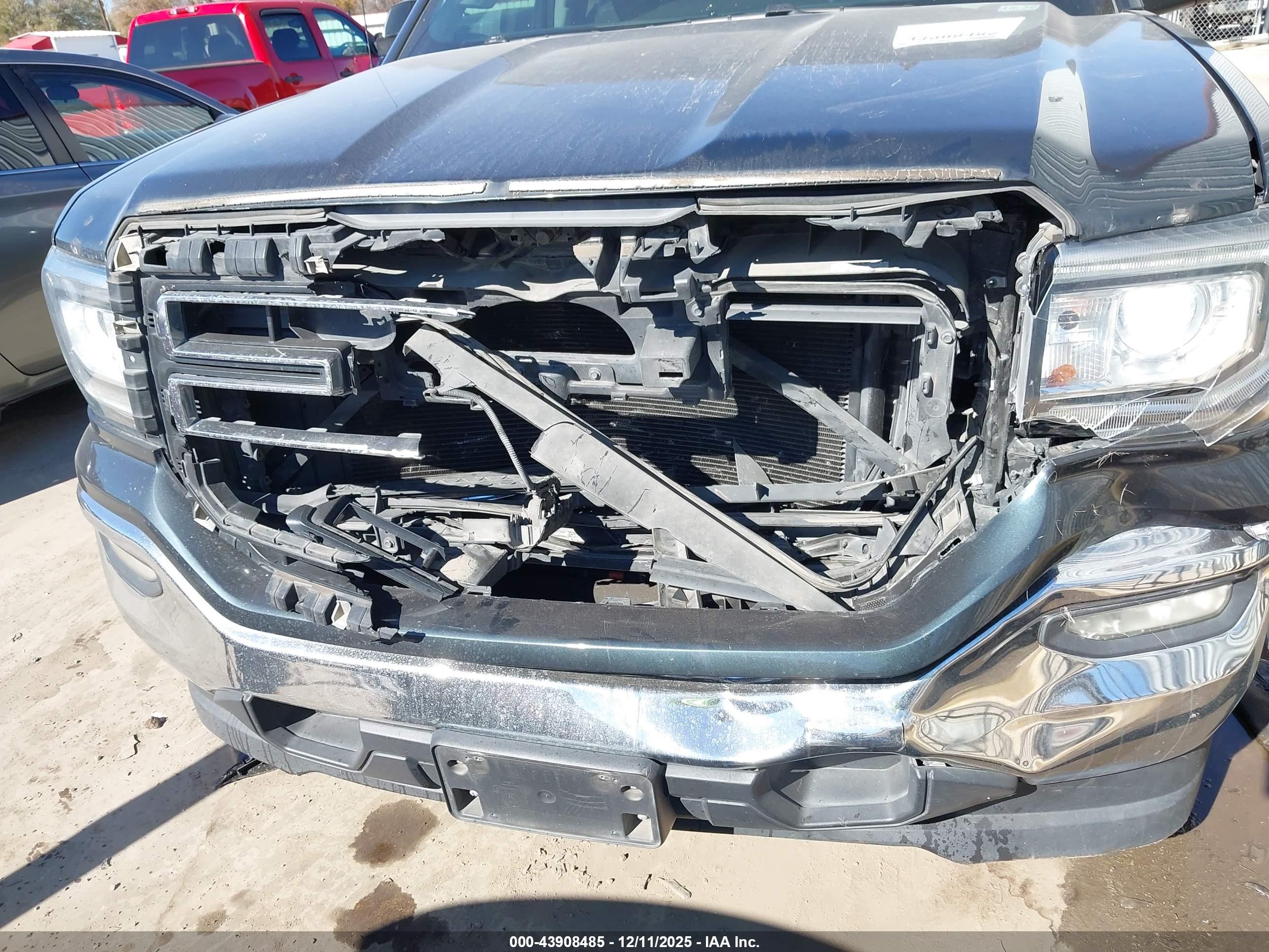 GMC SIERRA image 6