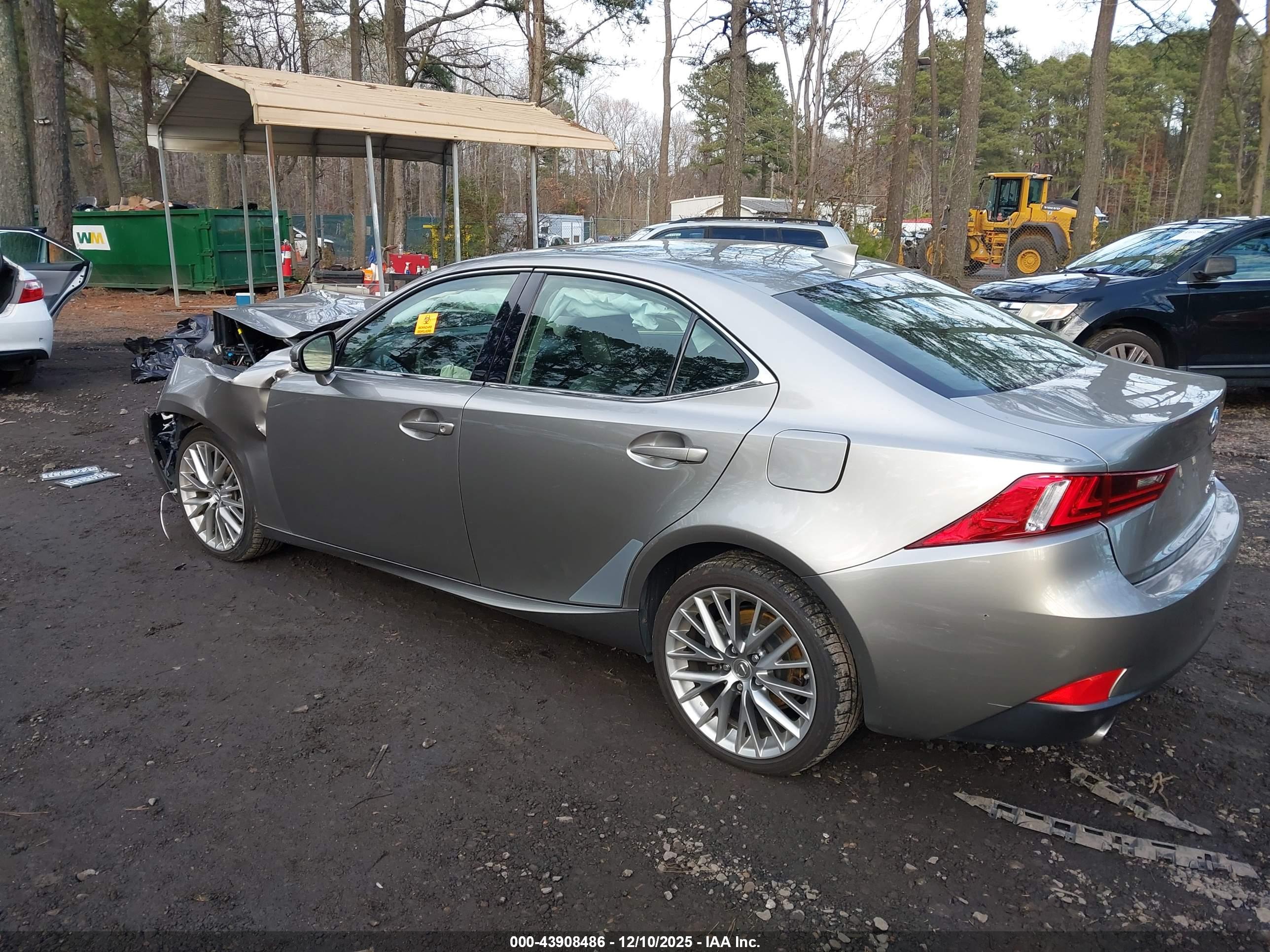 LEXUS IS image 3