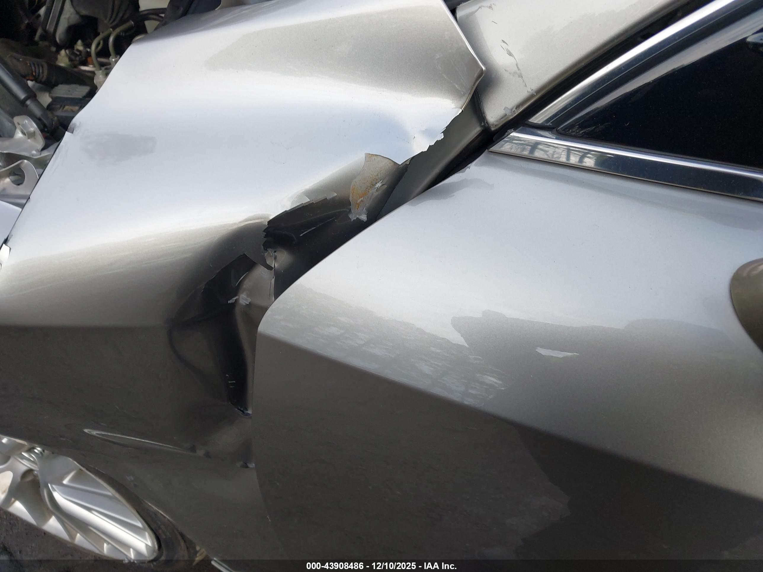 LEXUS IS image 6