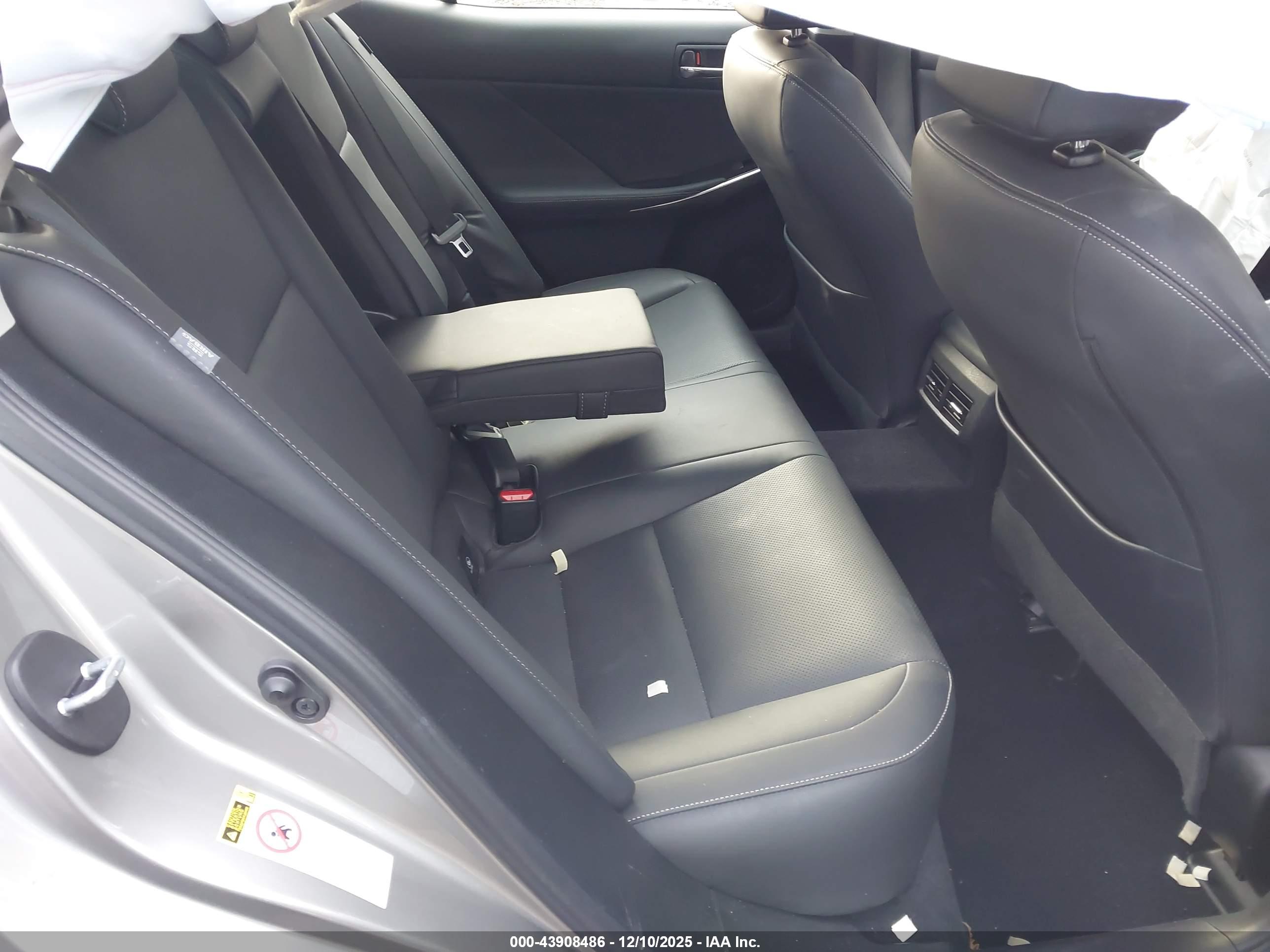 LEXUS IS image 8