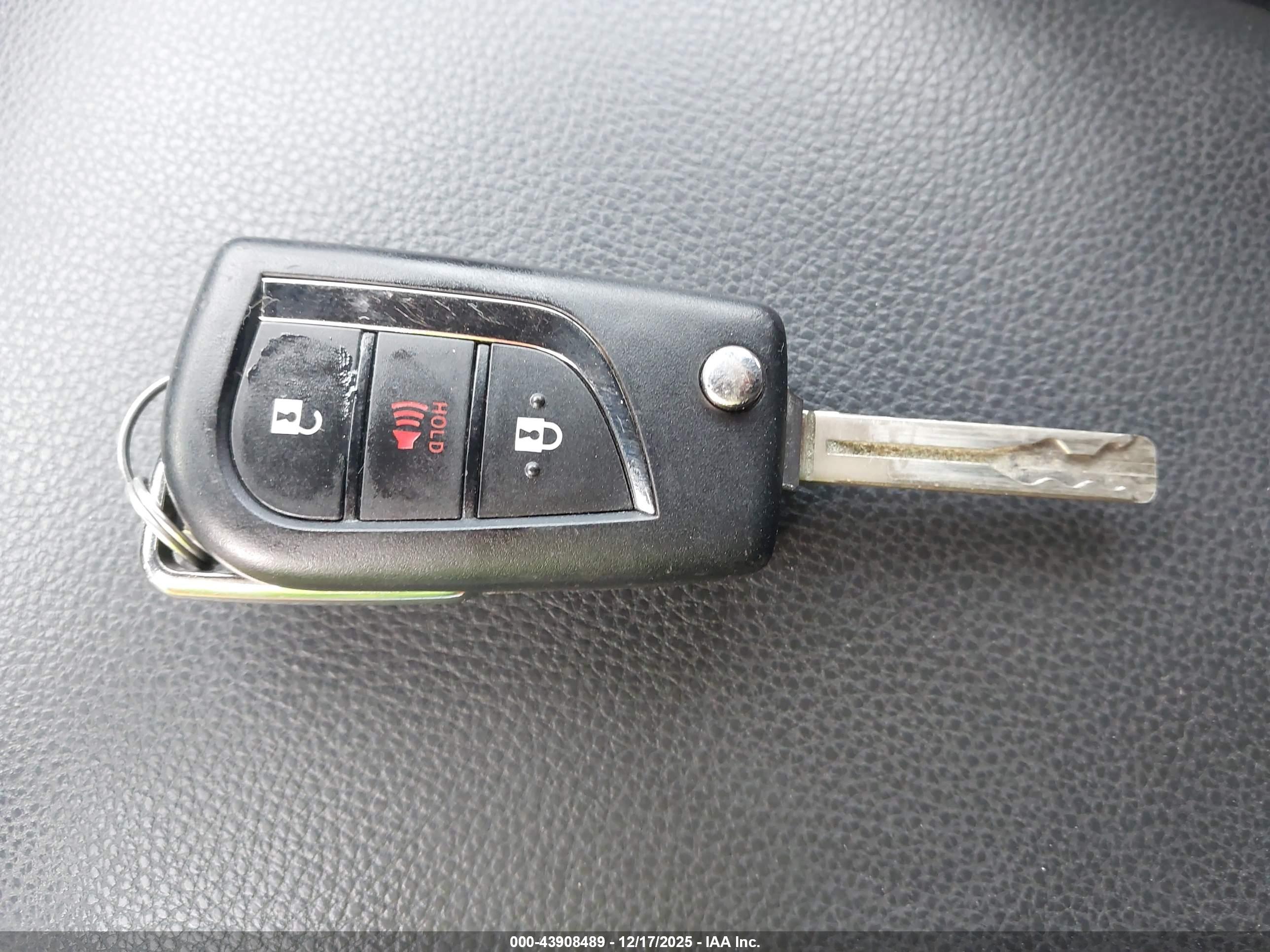 TOYOTA RAV4 image 11
