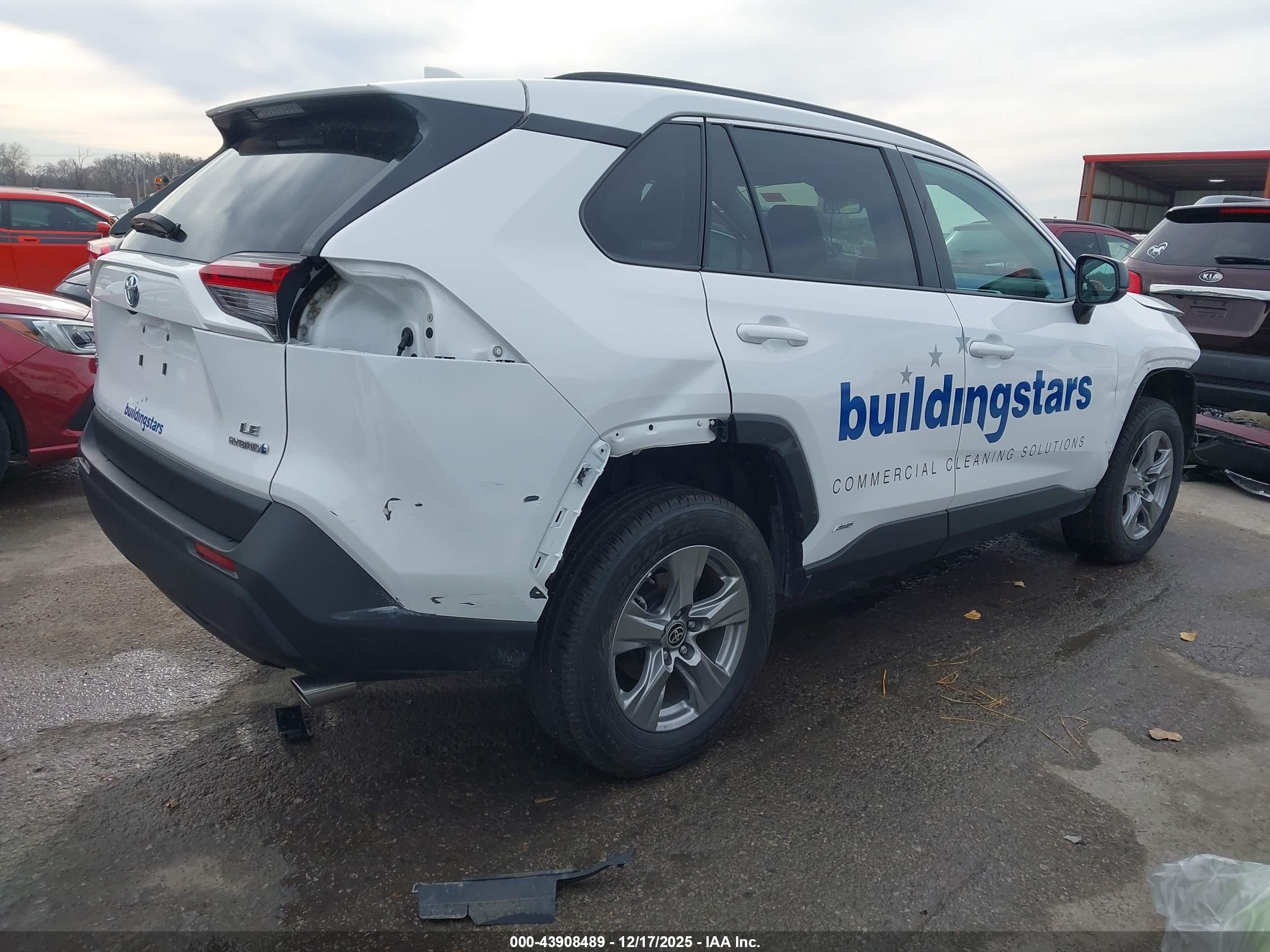 TOYOTA RAV4 image 4