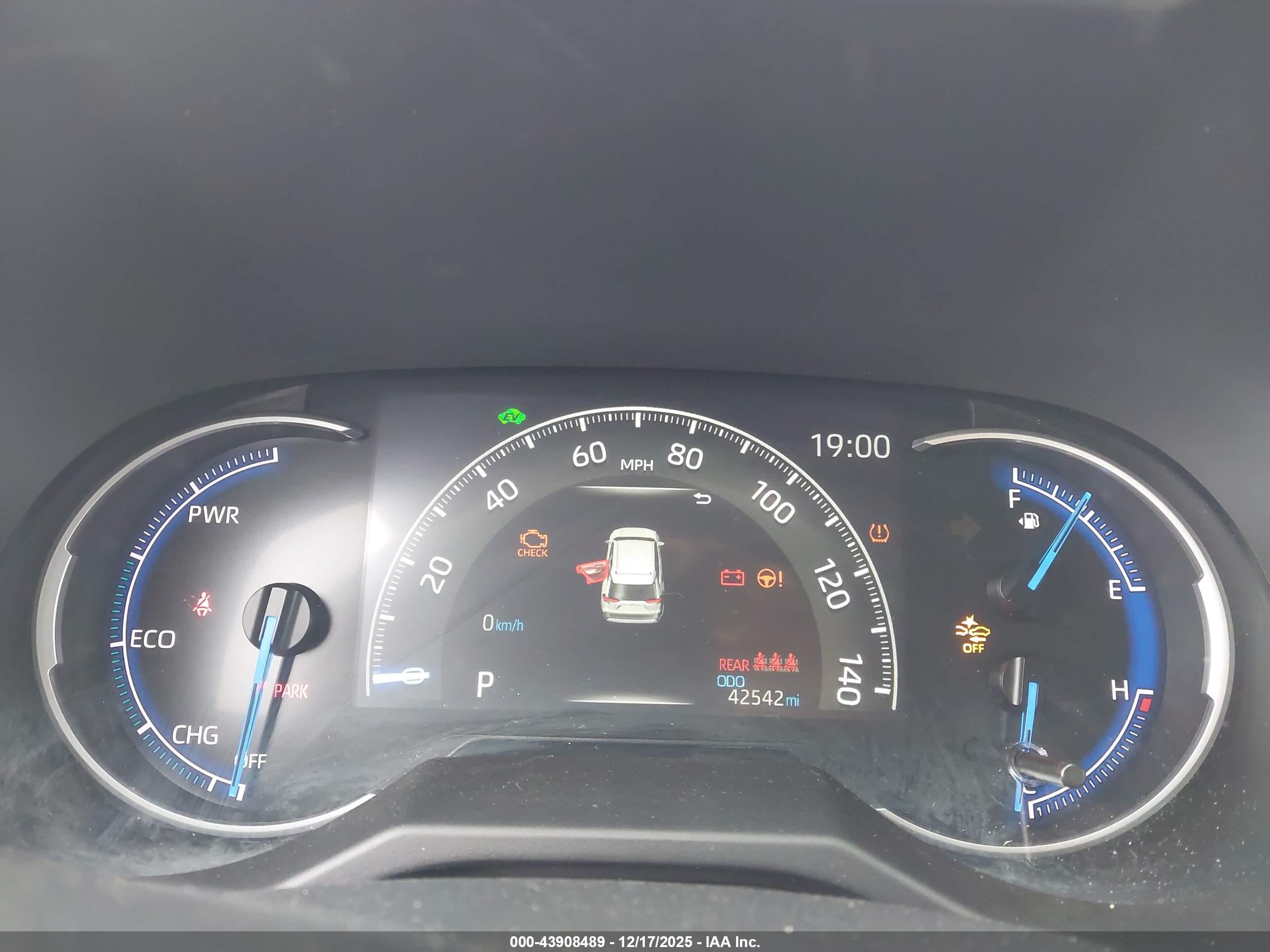 TOYOTA RAV4 image 7