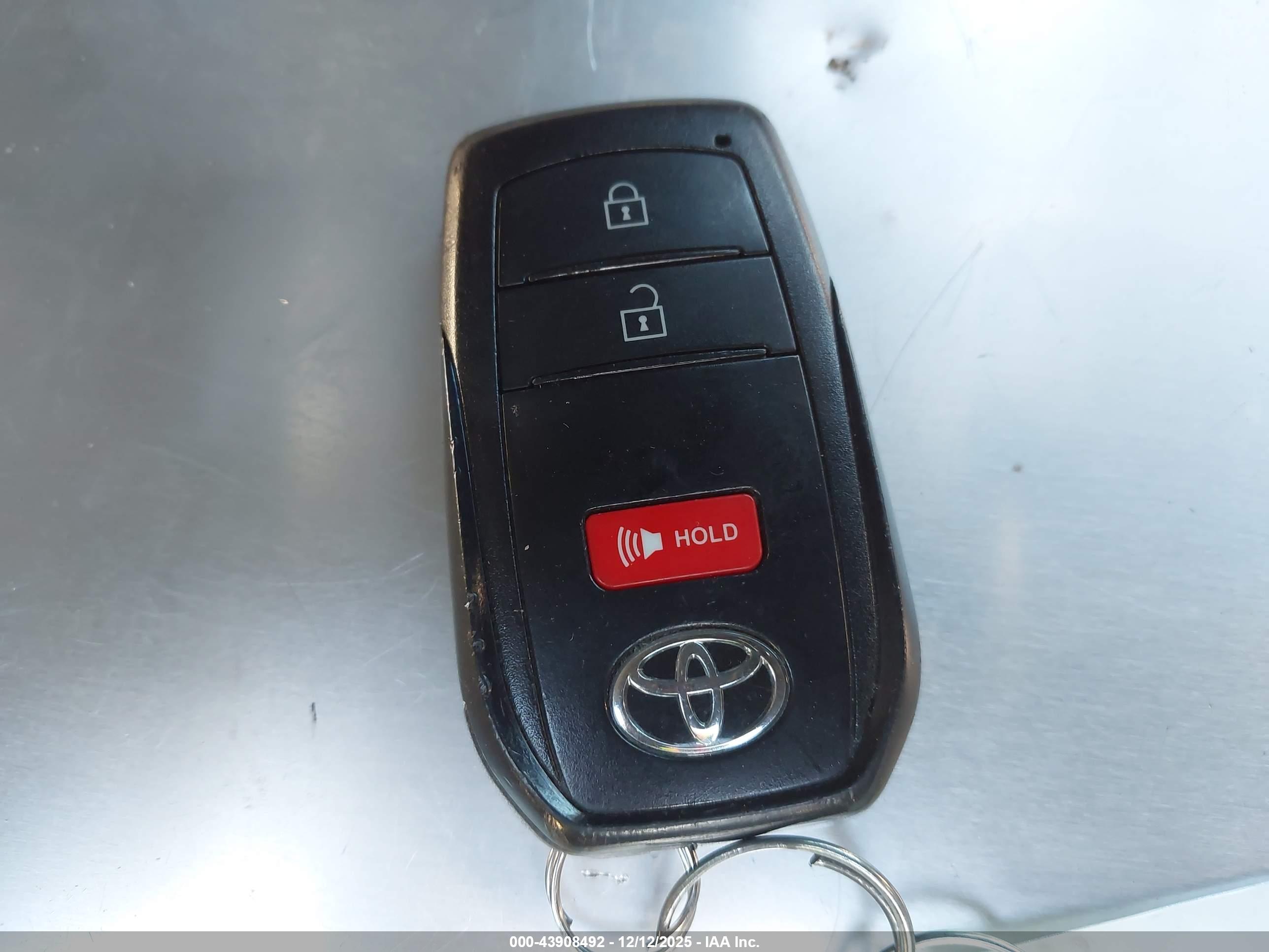 TOYOTA COROLLA image 11