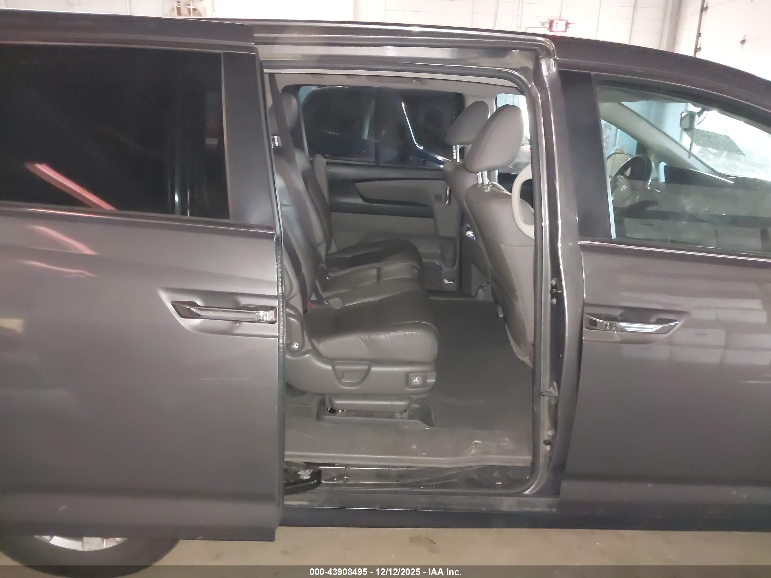 HONDA ODYSSEY image 8