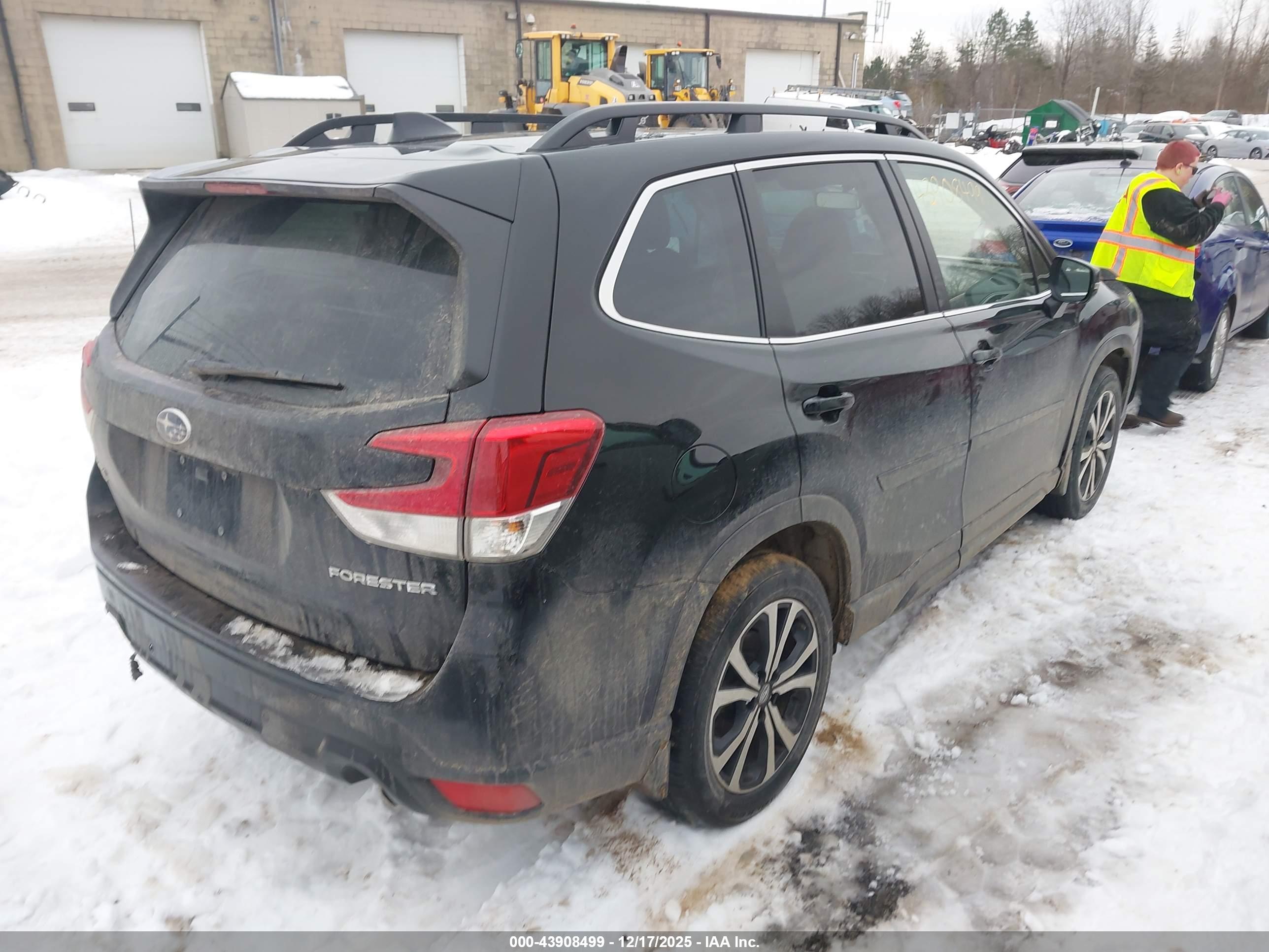 SUBARU FORESTER image 4