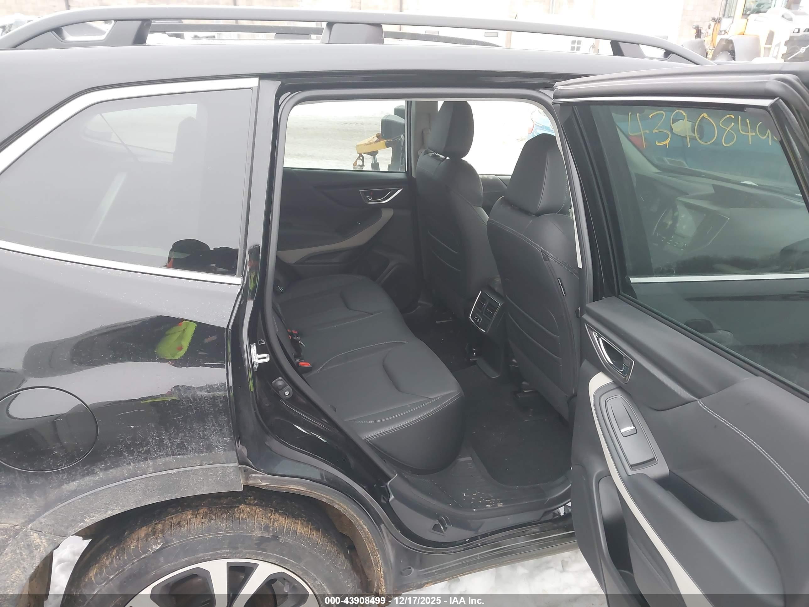 SUBARU FORESTER image 8