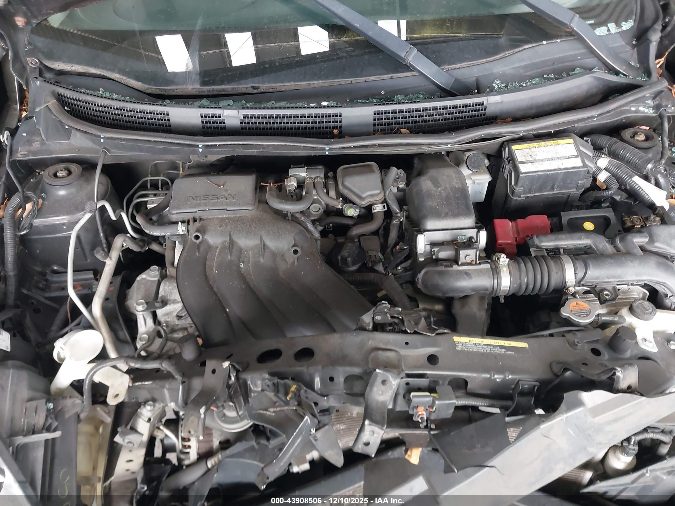 NISSAN VERSA image 10