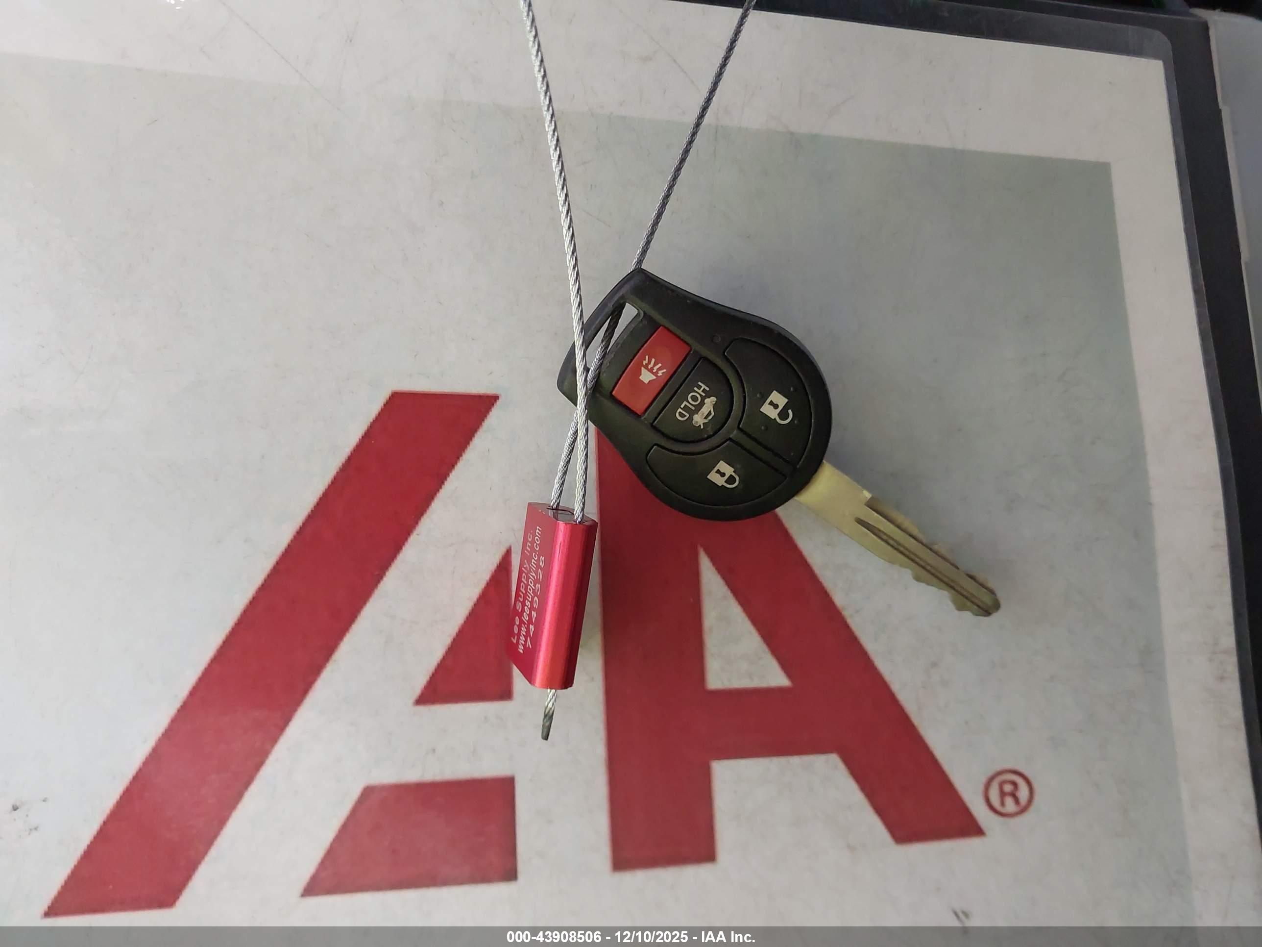 NISSAN VERSA image 11