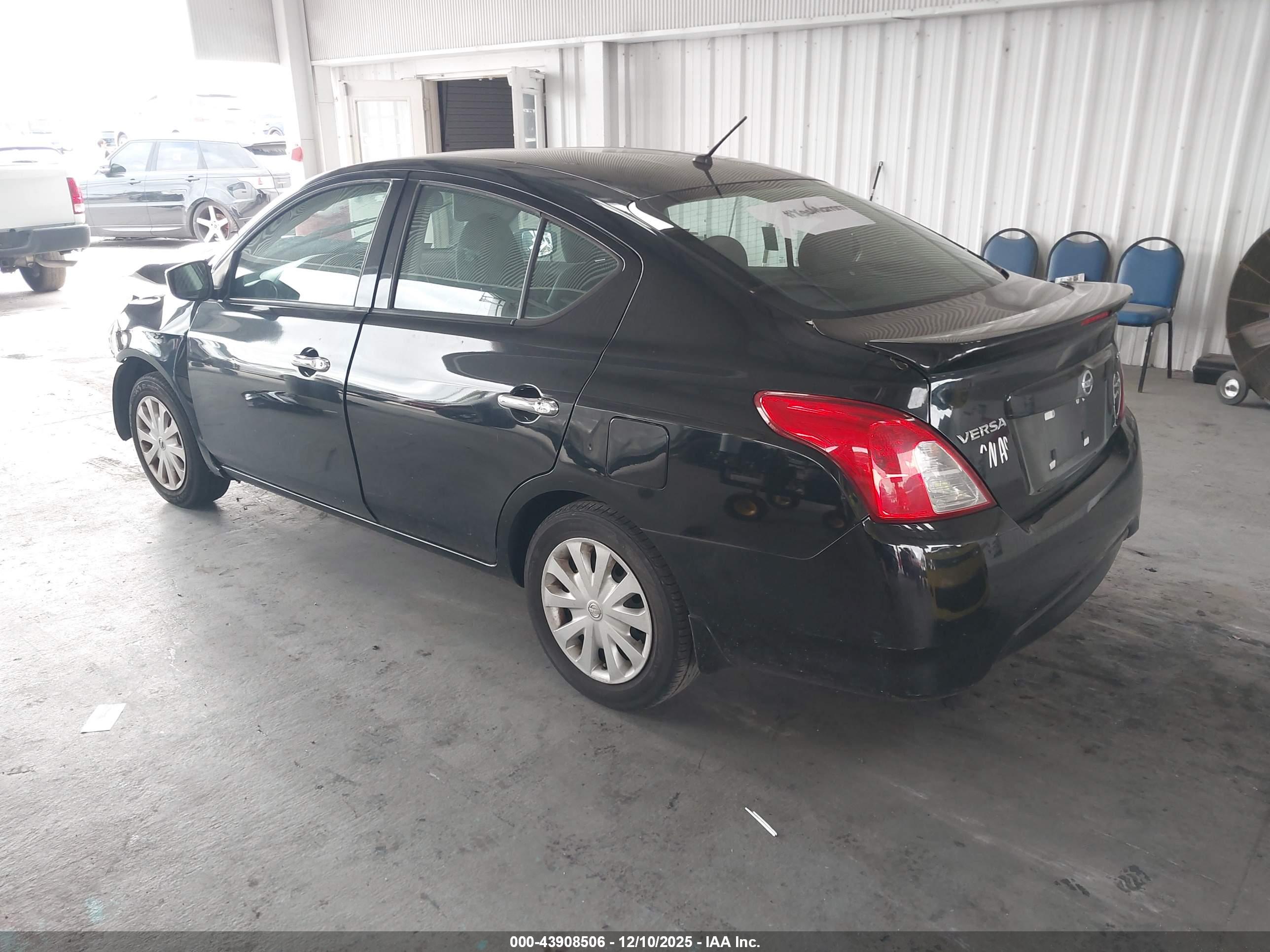 NISSAN VERSA image 3