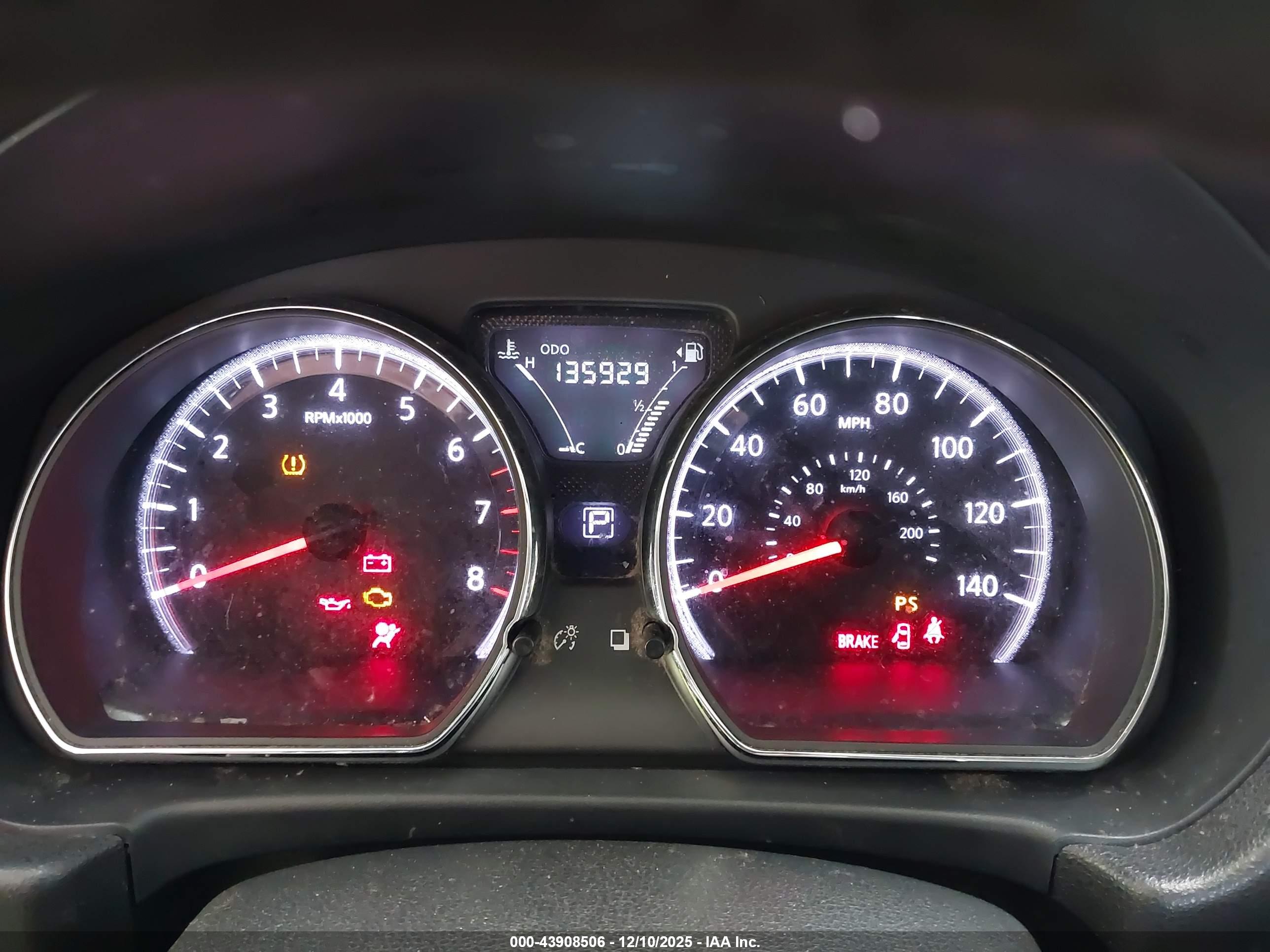 NISSAN VERSA image 7