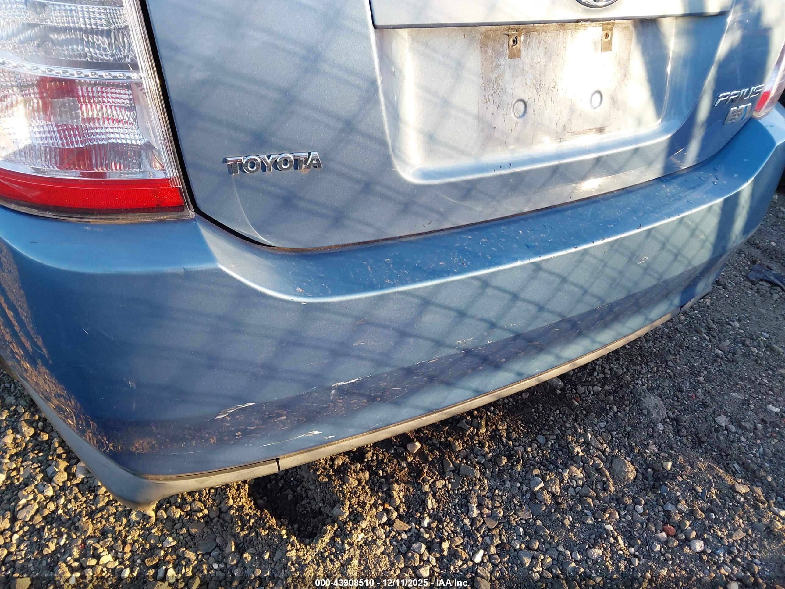 TOYOTA PRIUS image 6