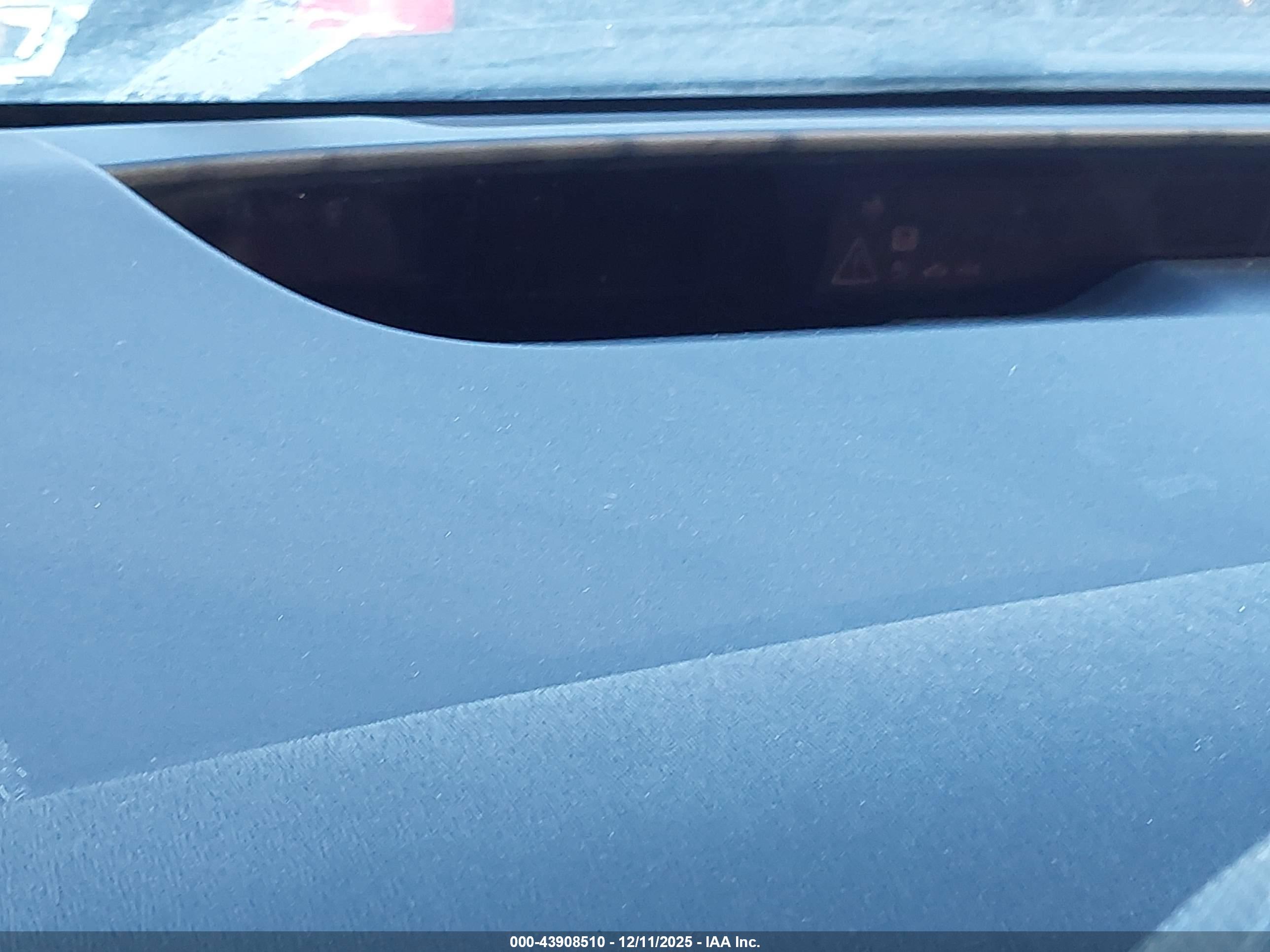 TOYOTA PRIUS image 7