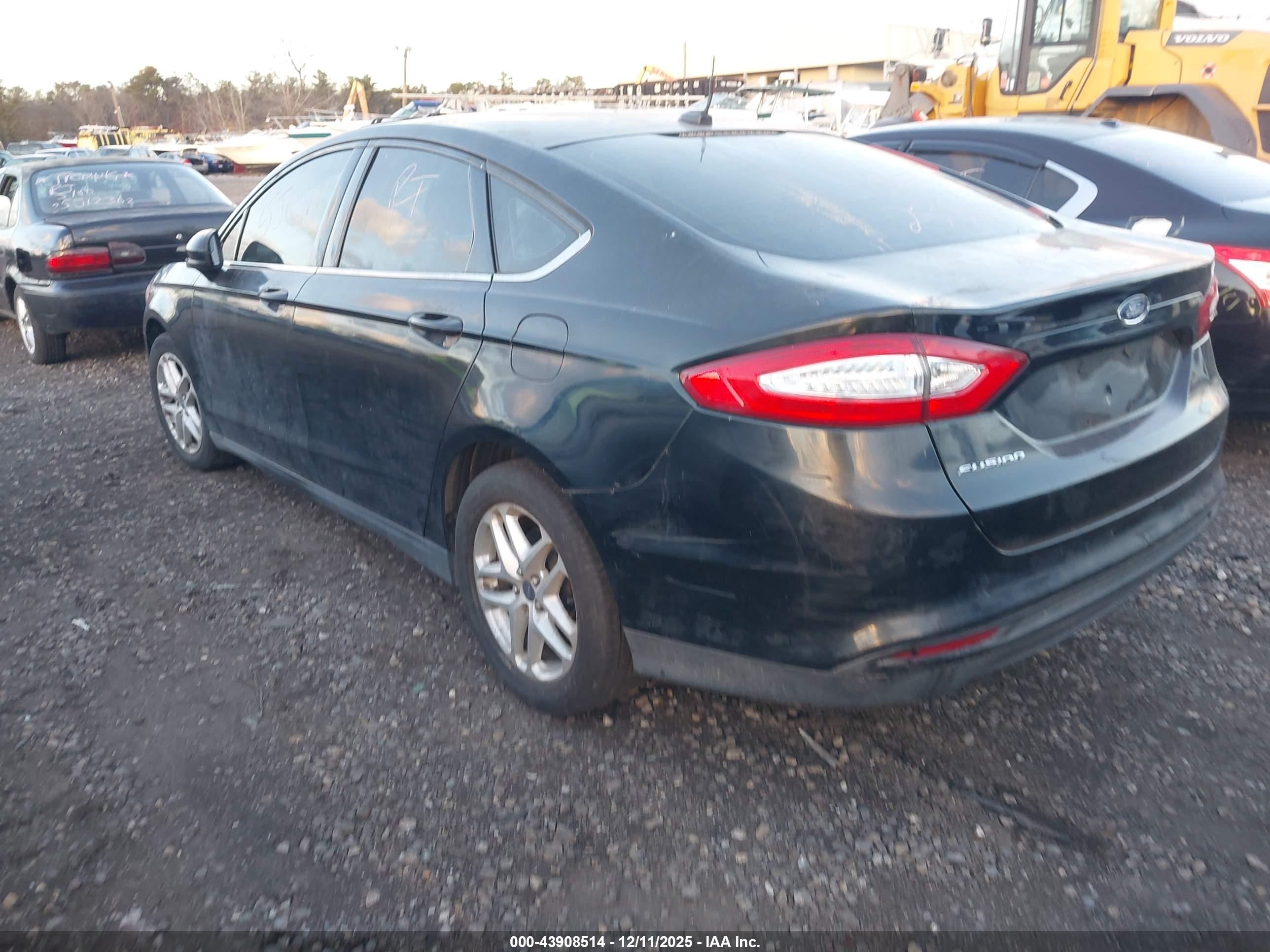 FORD FUSION image 3