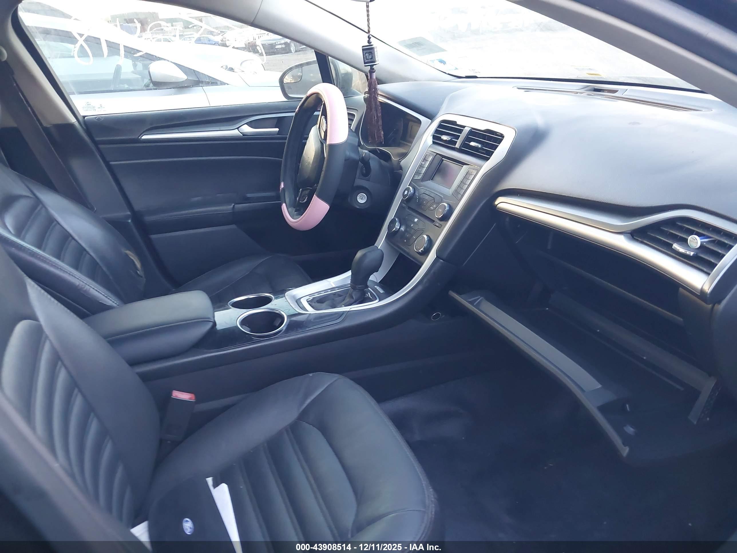 FORD FUSION image 5