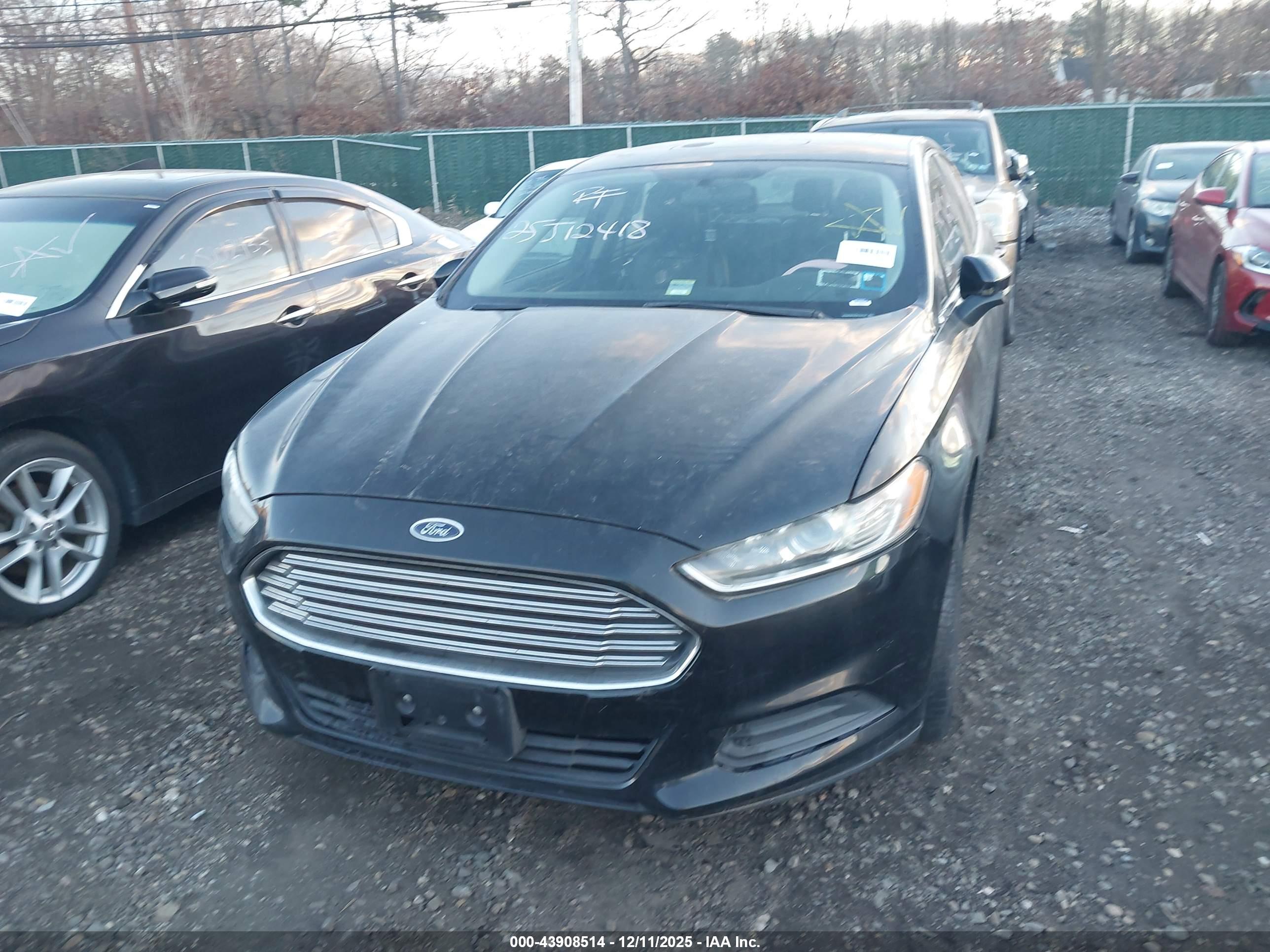 FORD FUSION image 6