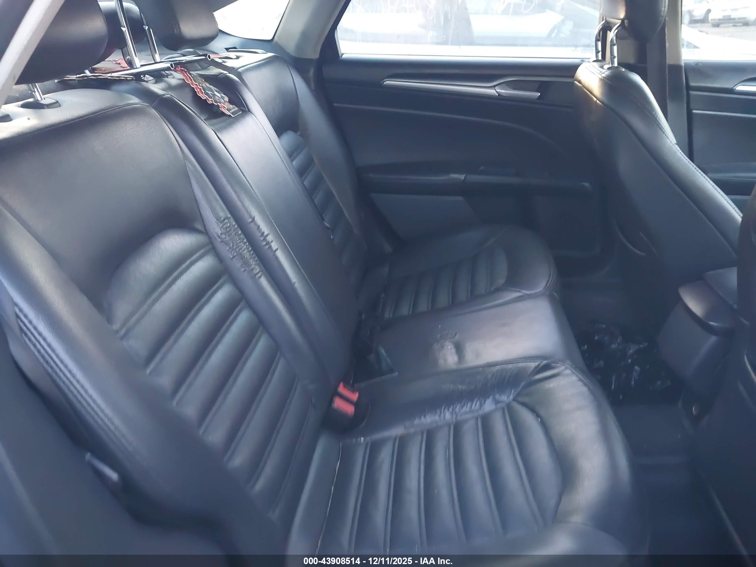 FORD FUSION image 8