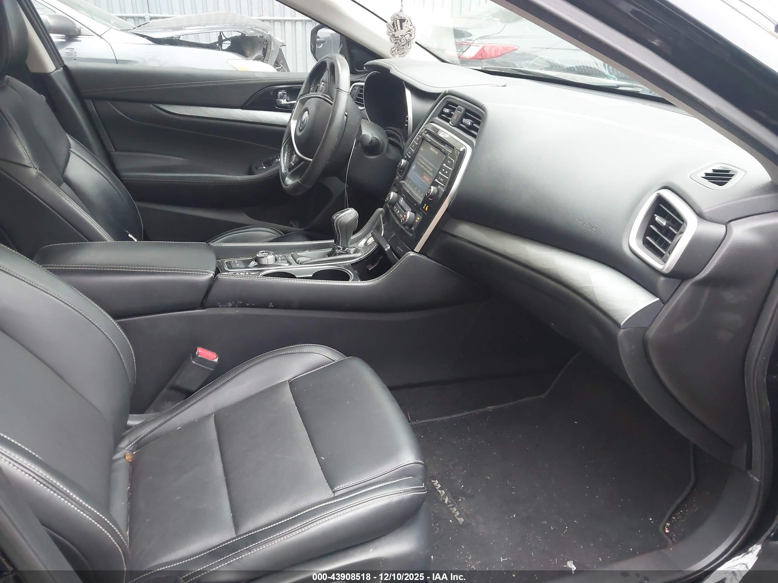 NISSAN MAXIMA image 5