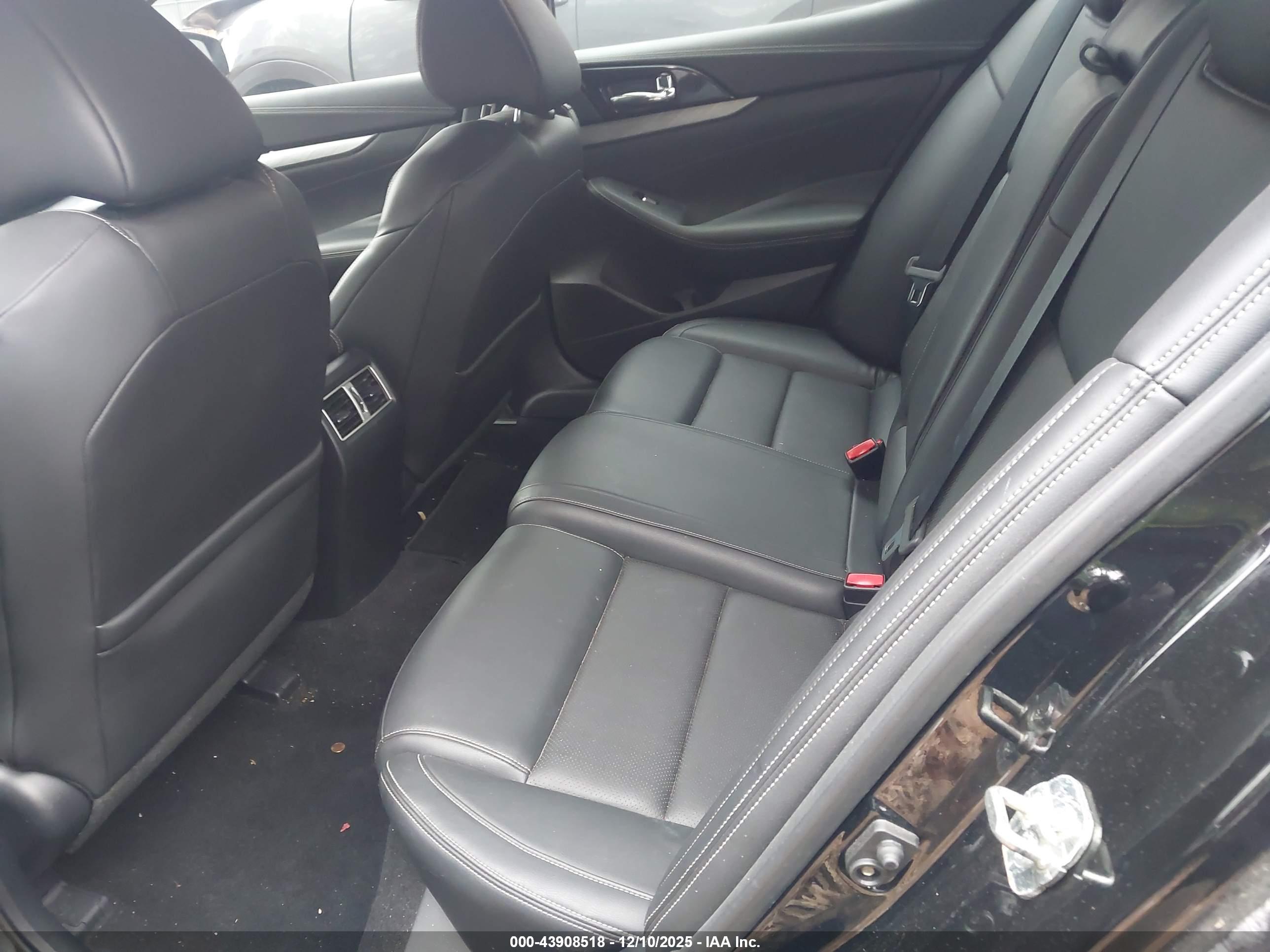 NISSAN MAXIMA image 8