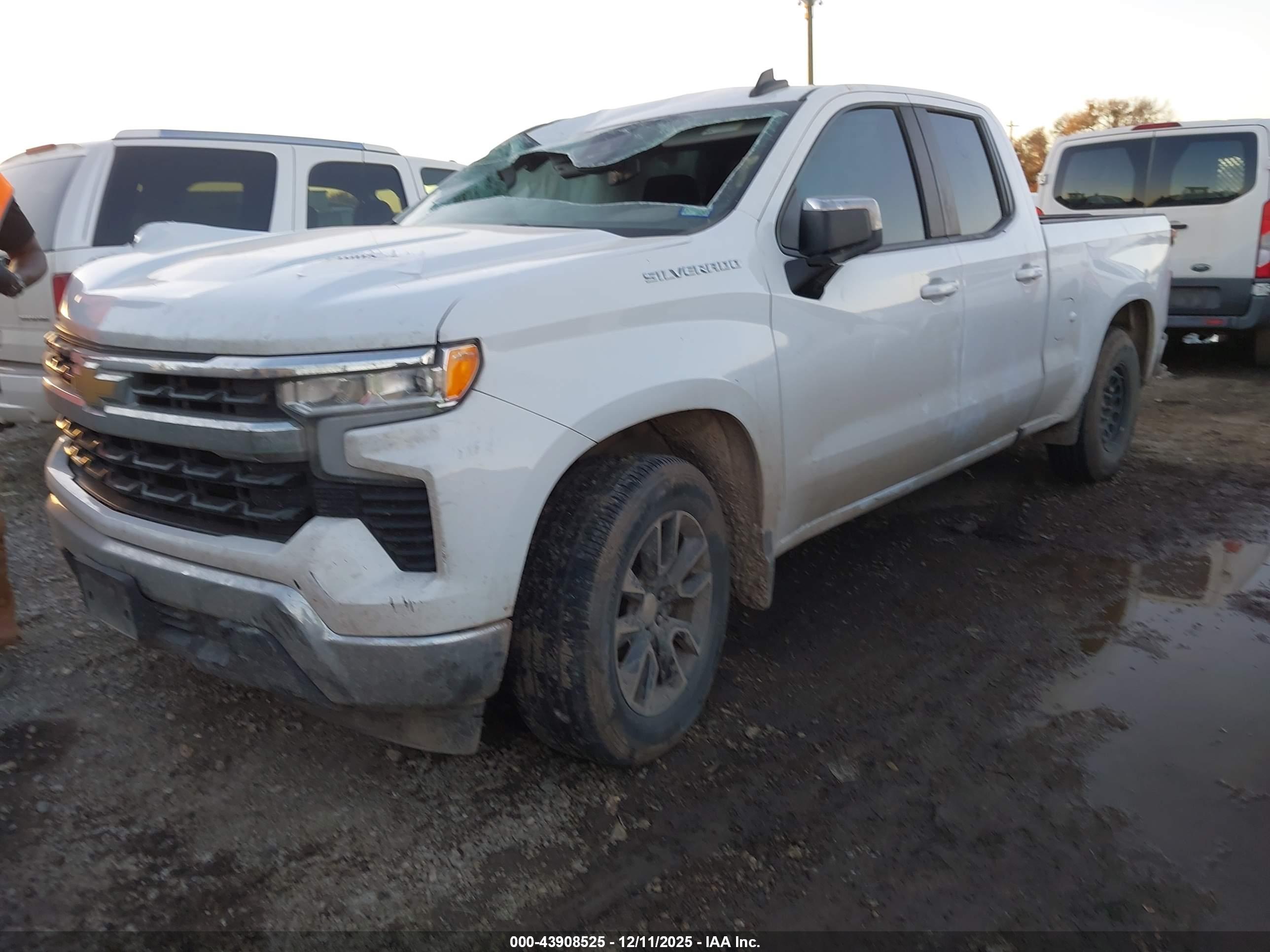 CHEVROLET SILVERADO image 2