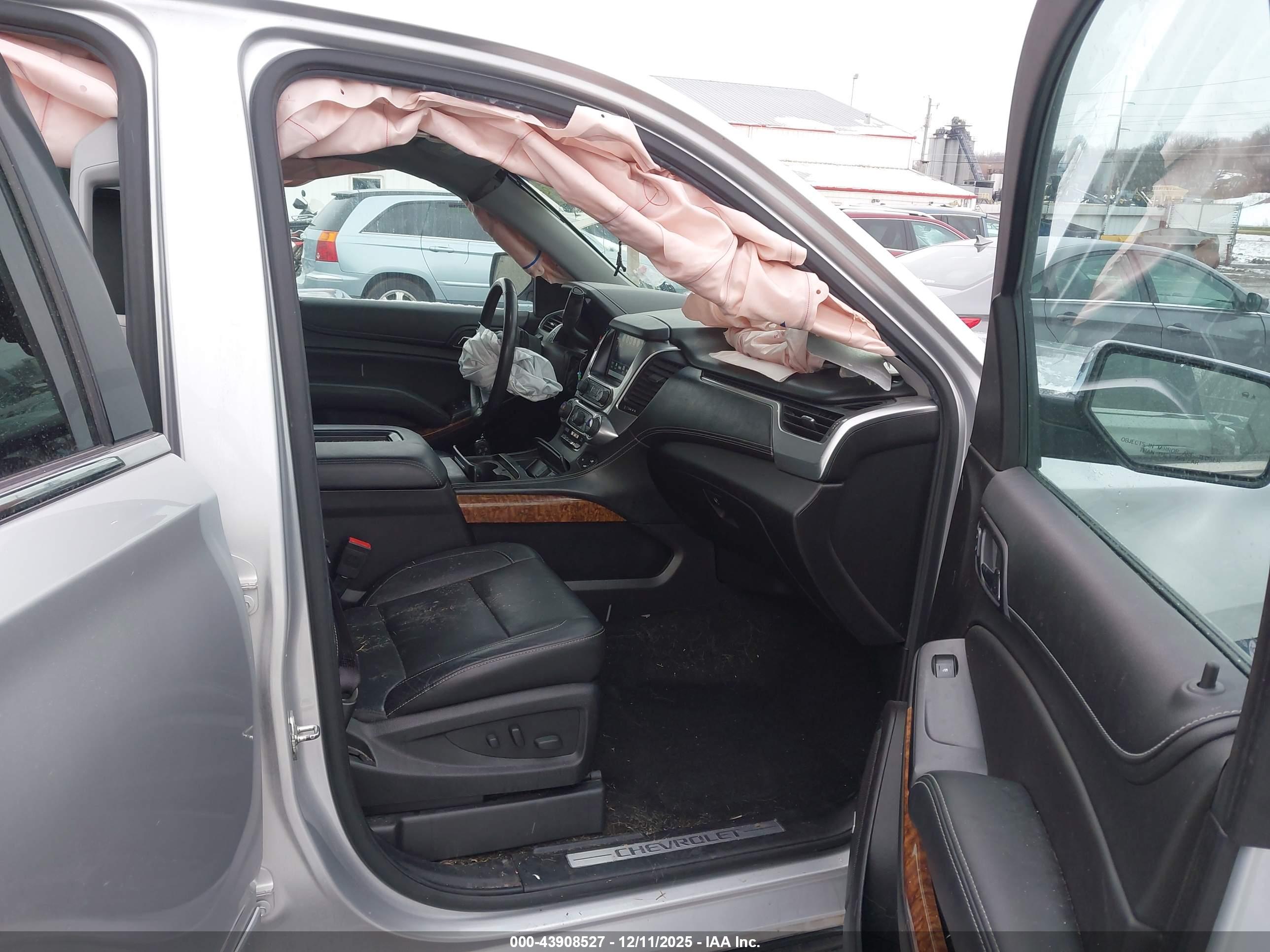 CHEVROLET TAHOE image 5