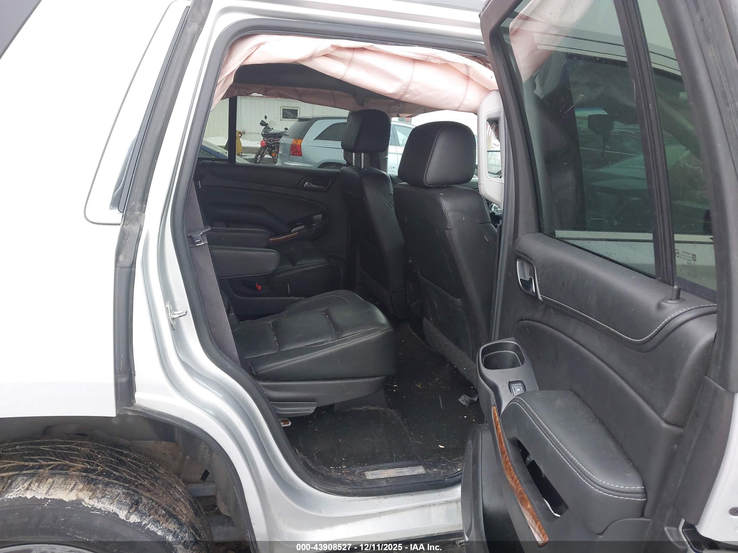 CHEVROLET TAHOE image 8