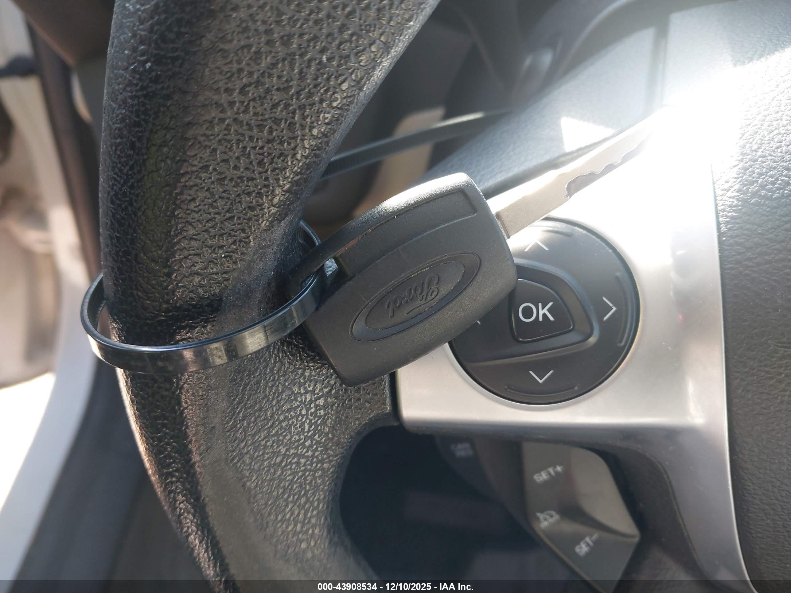 FORD ESCAPE image 11
