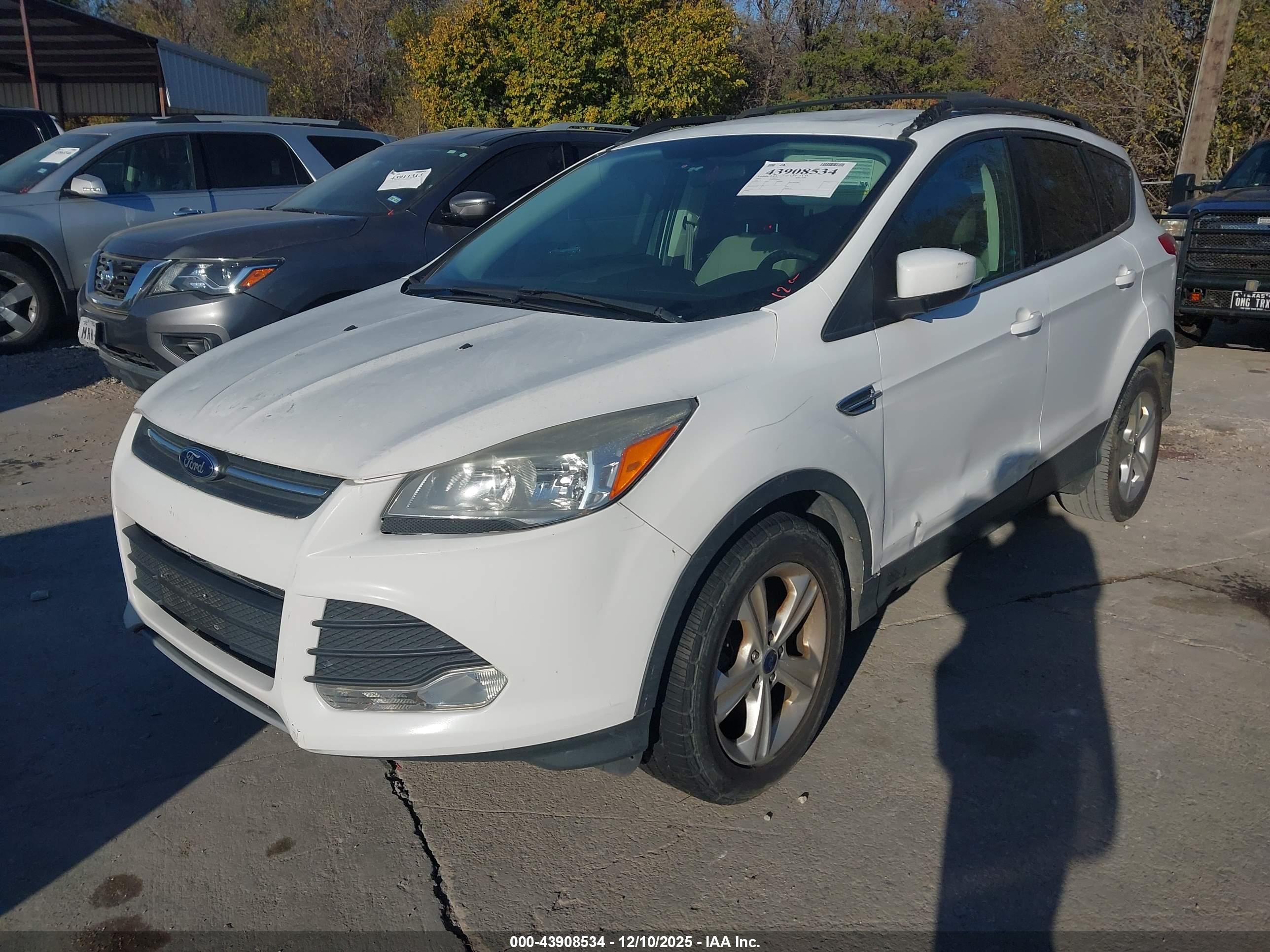 FORD ESCAPE image 2