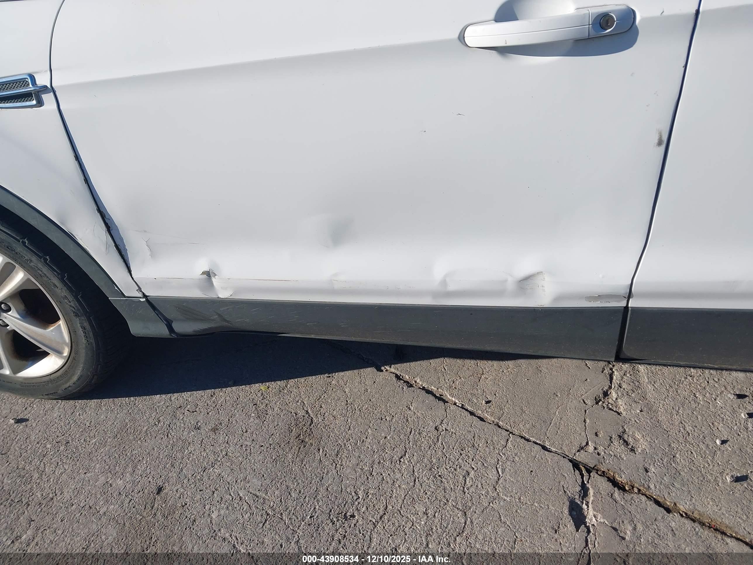 FORD ESCAPE image 6