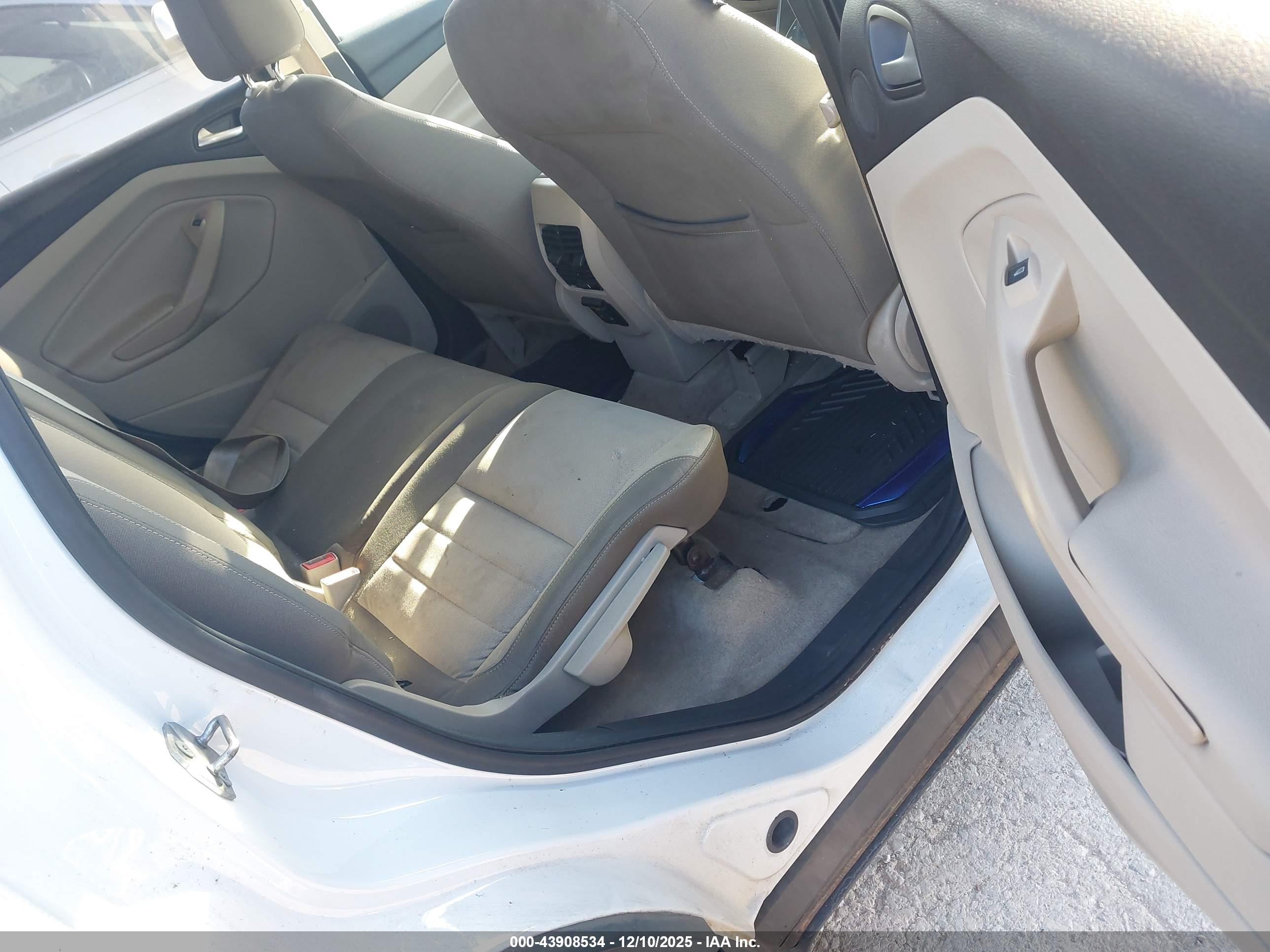 FORD ESCAPE image 8
