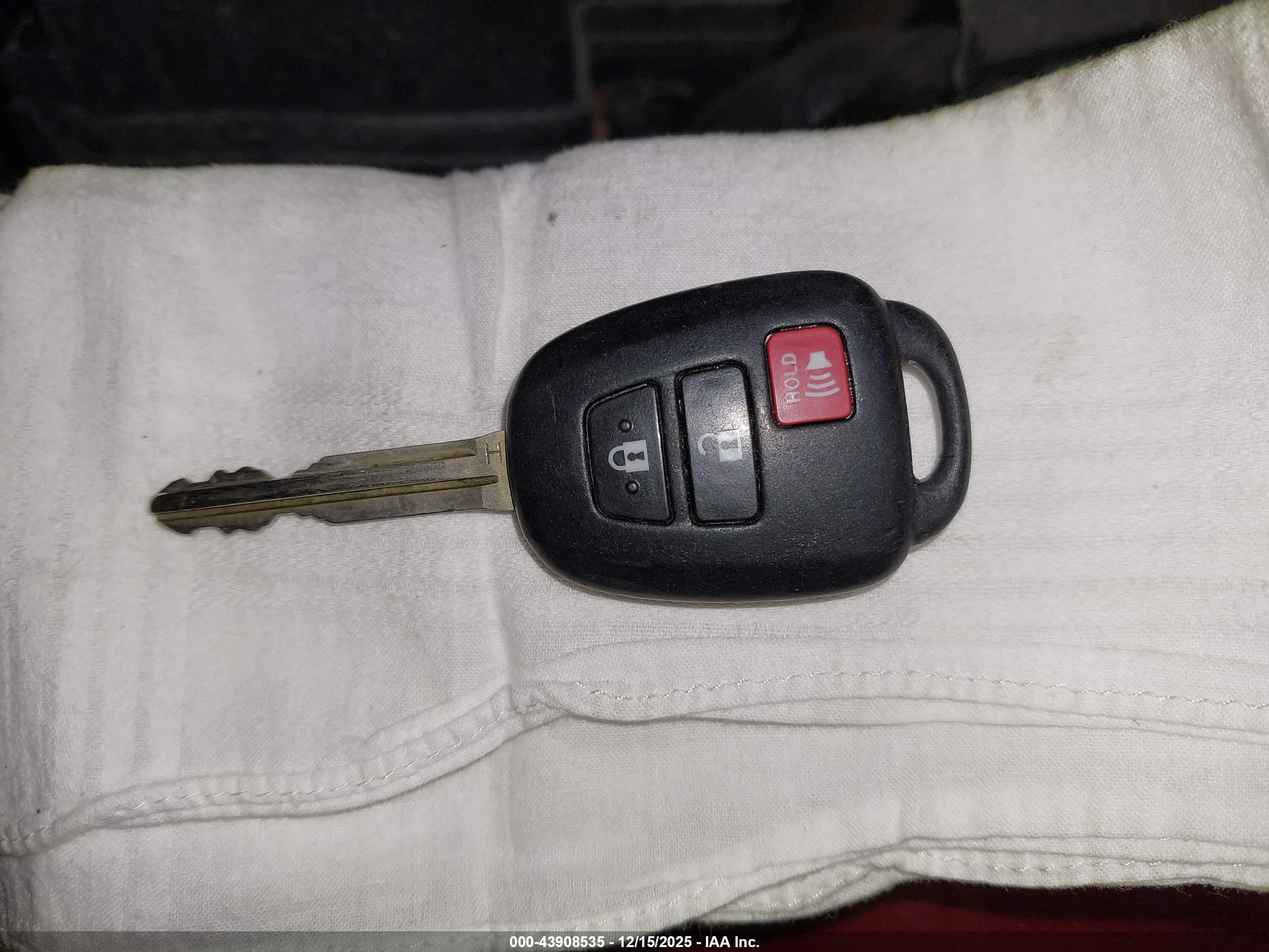 TOYOTA RAV4 image 11