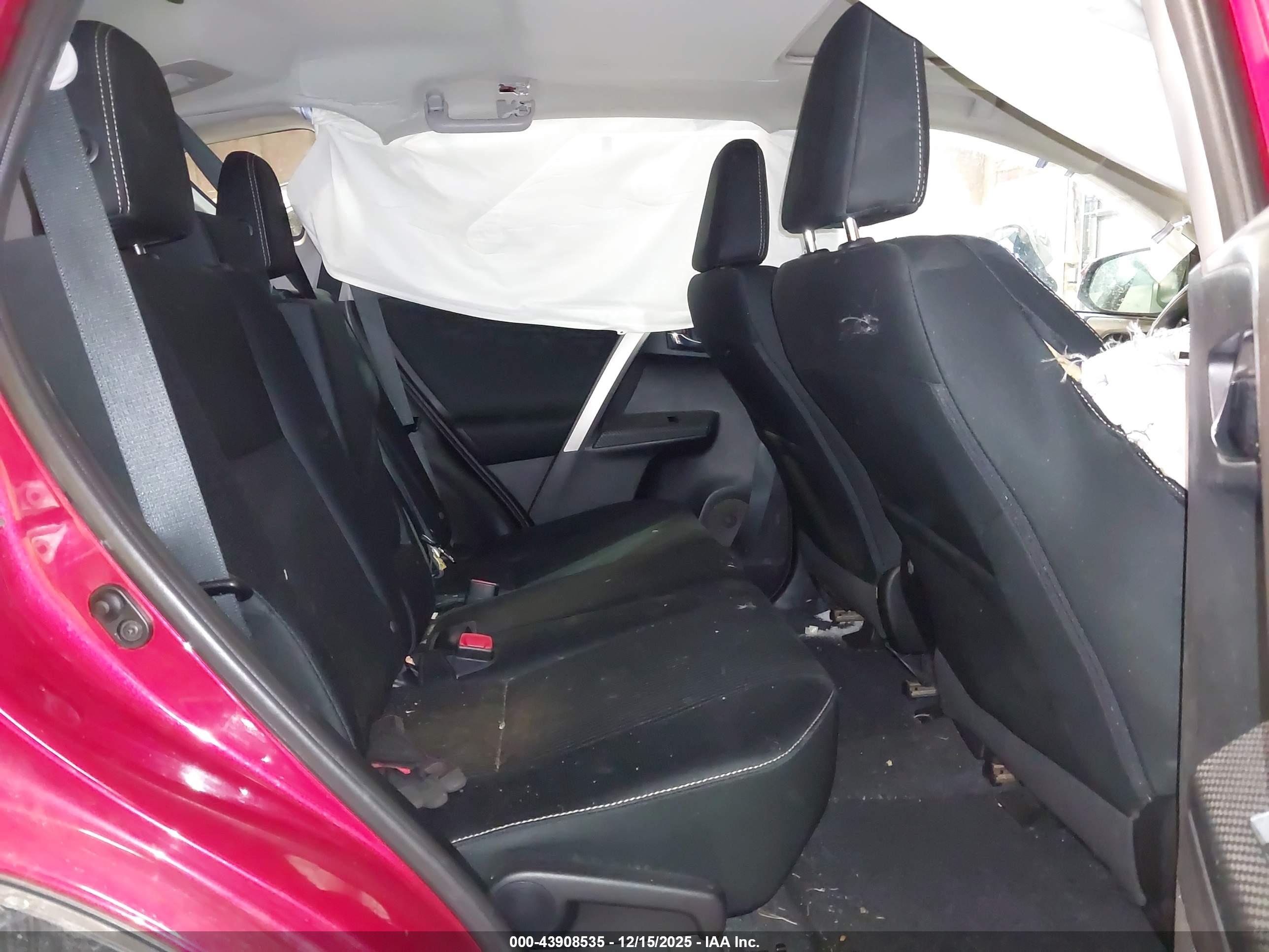 TOYOTA RAV4 image 8