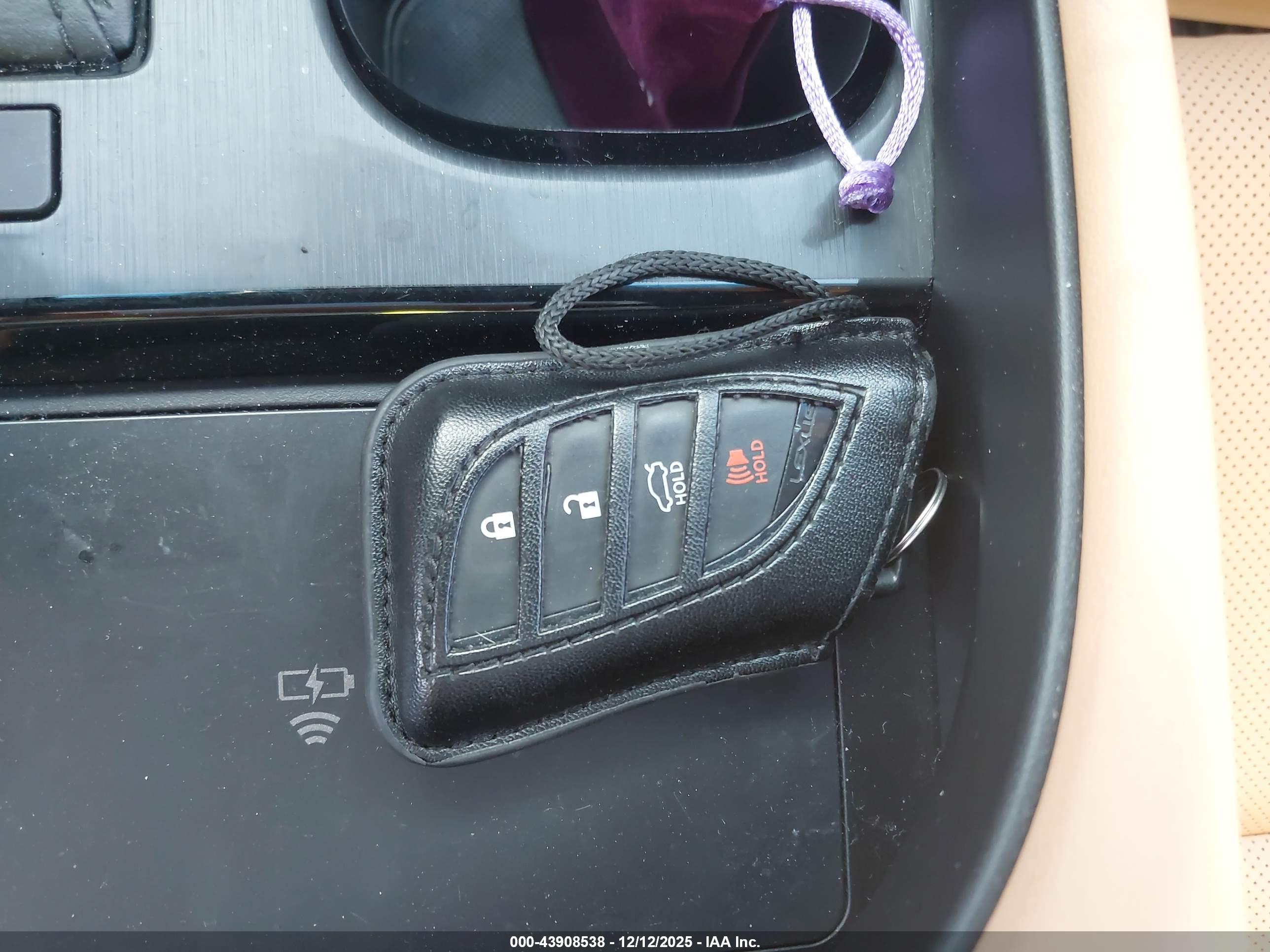 LEXUS ES image 11