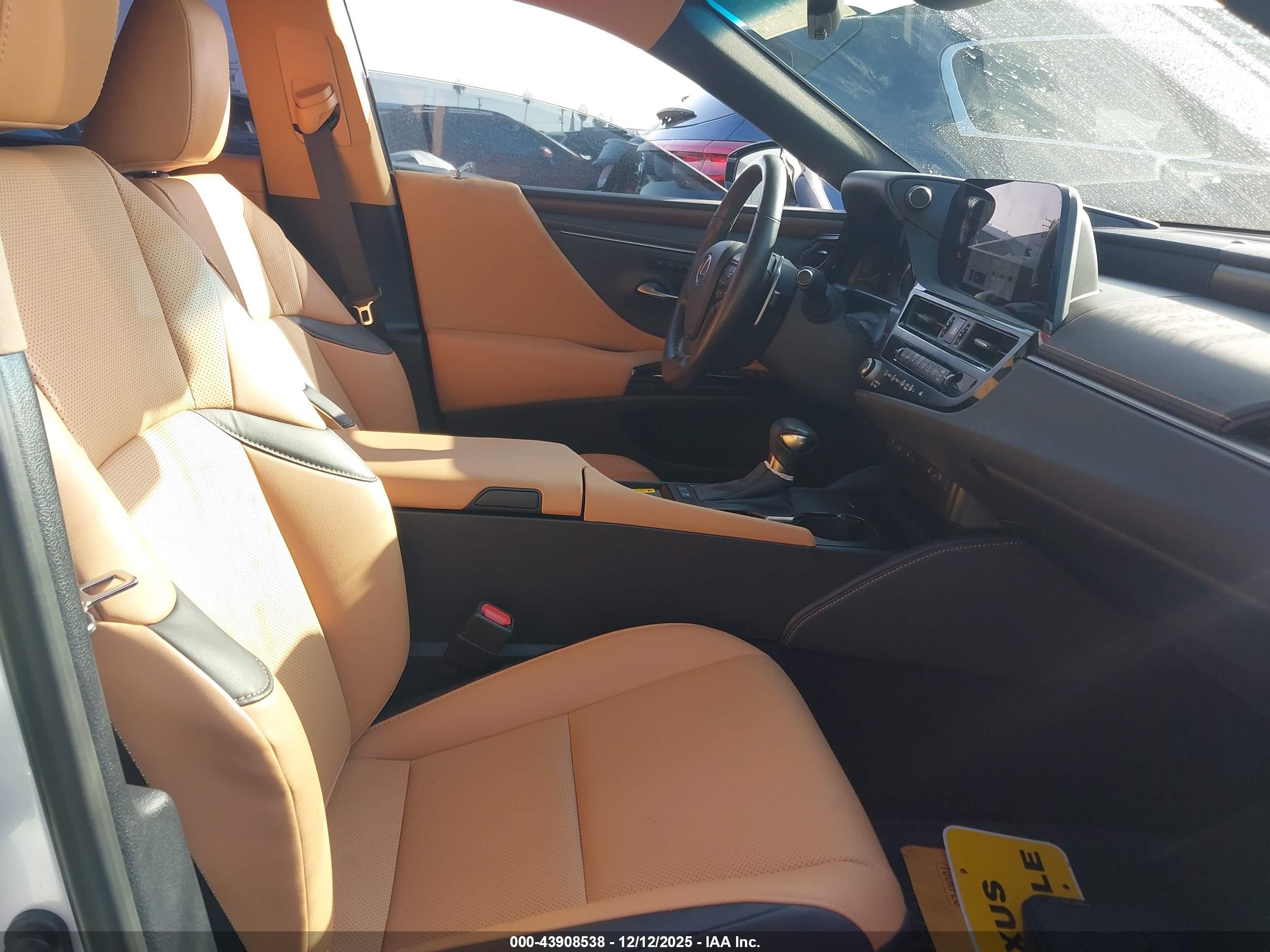 LEXUS ES image 5