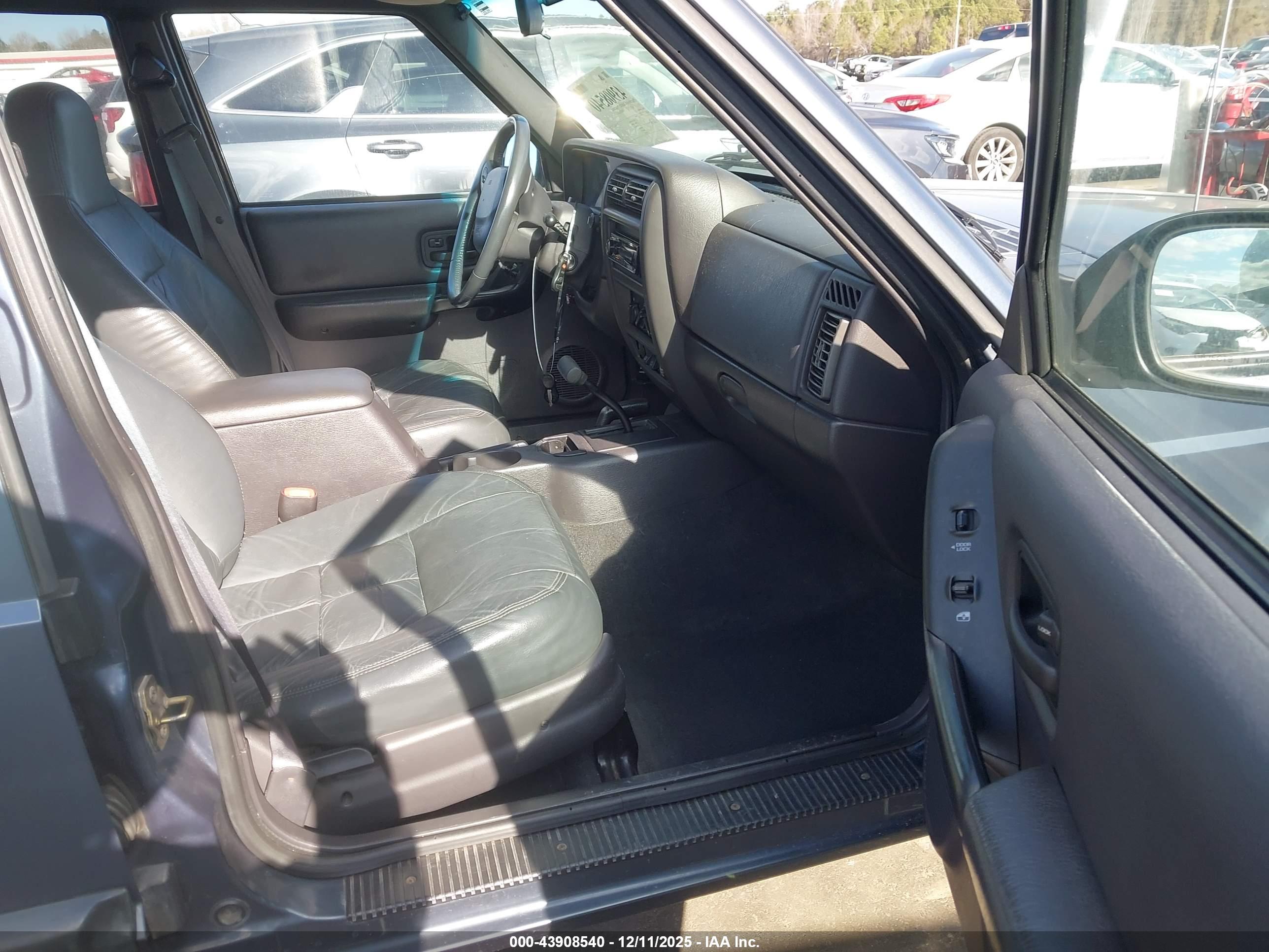 JEEP CHEROKEE image 5