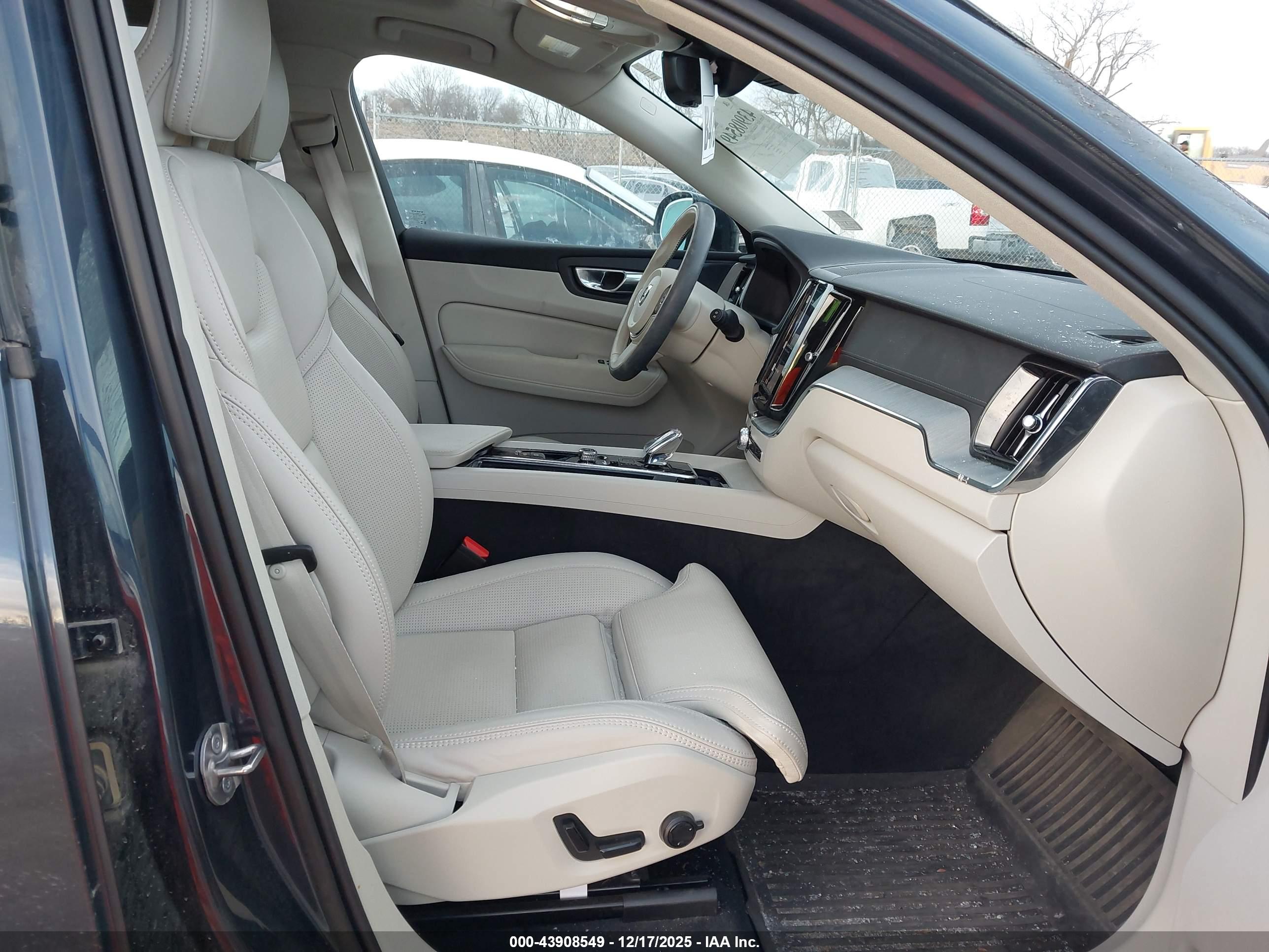 VOLVO XC60 image 5