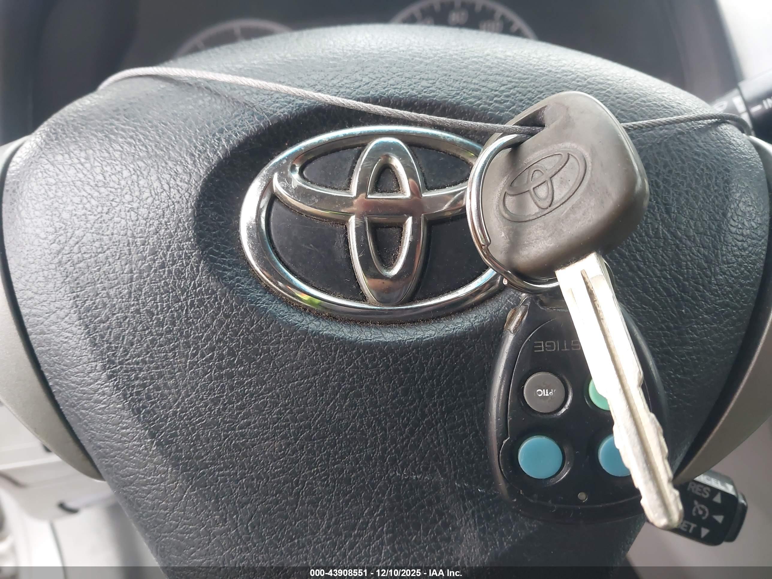 TOYOTA COROLLA image 11