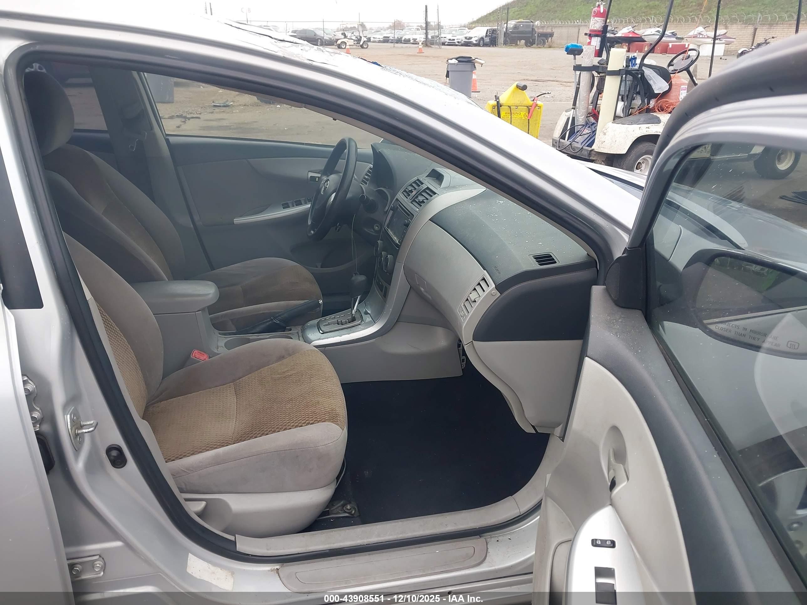 TOYOTA COROLLA image 5