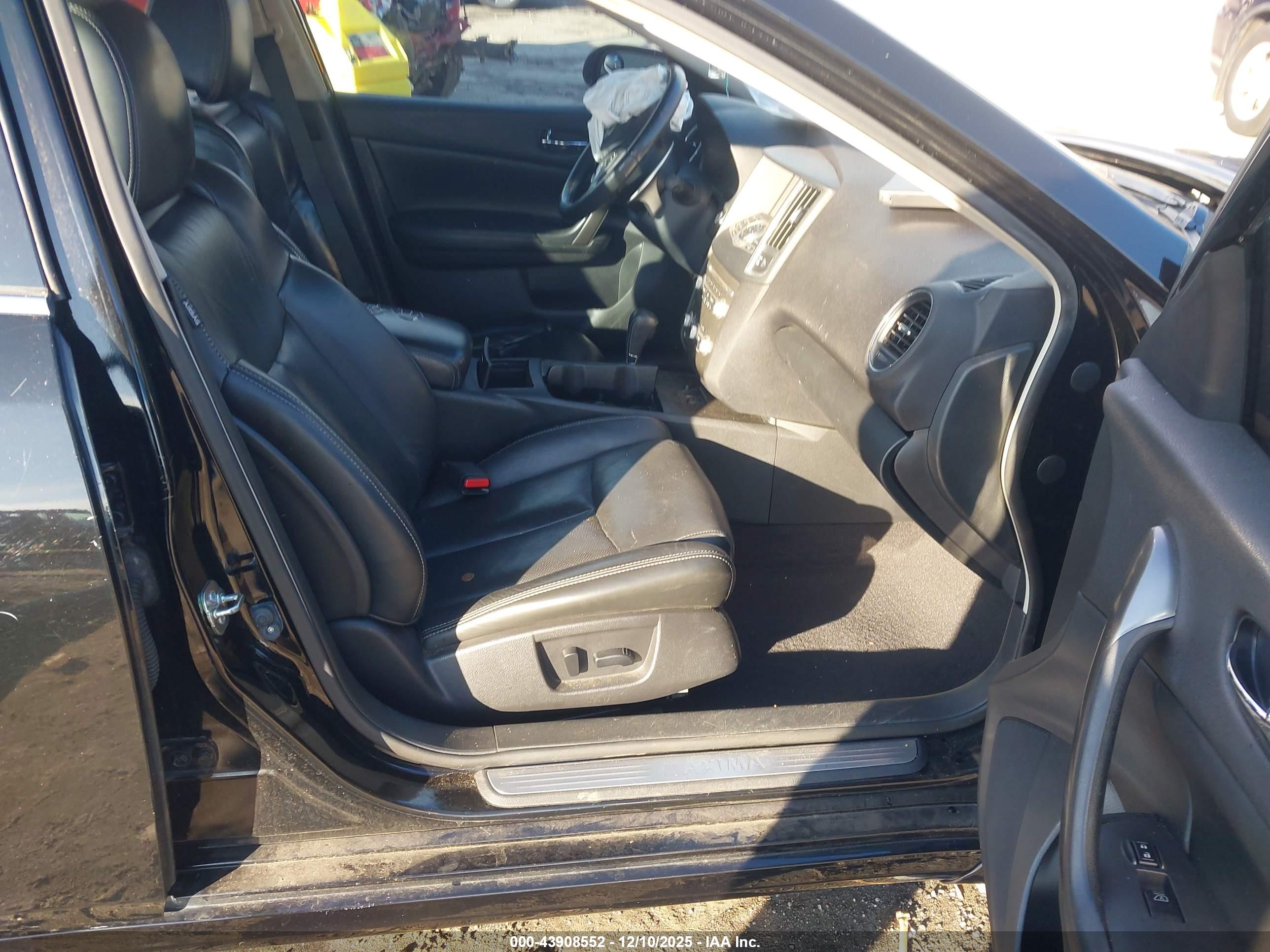 NISSAN MAXIMA image 5