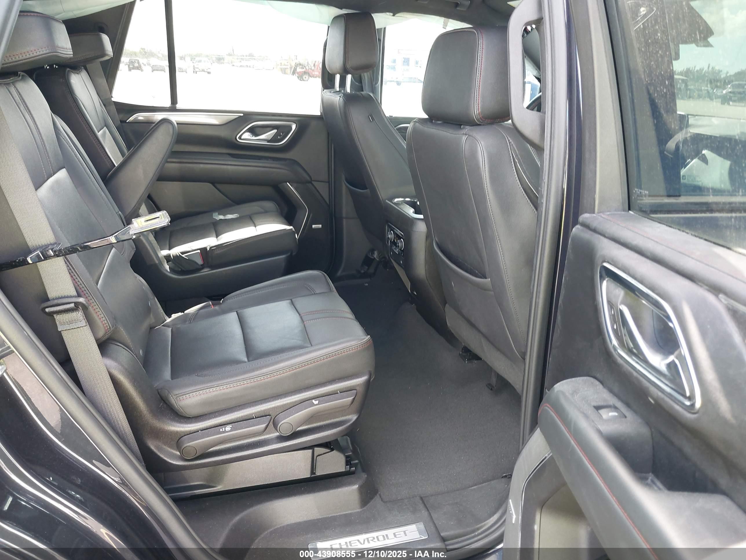 CHEVROLET TAHOE image 8