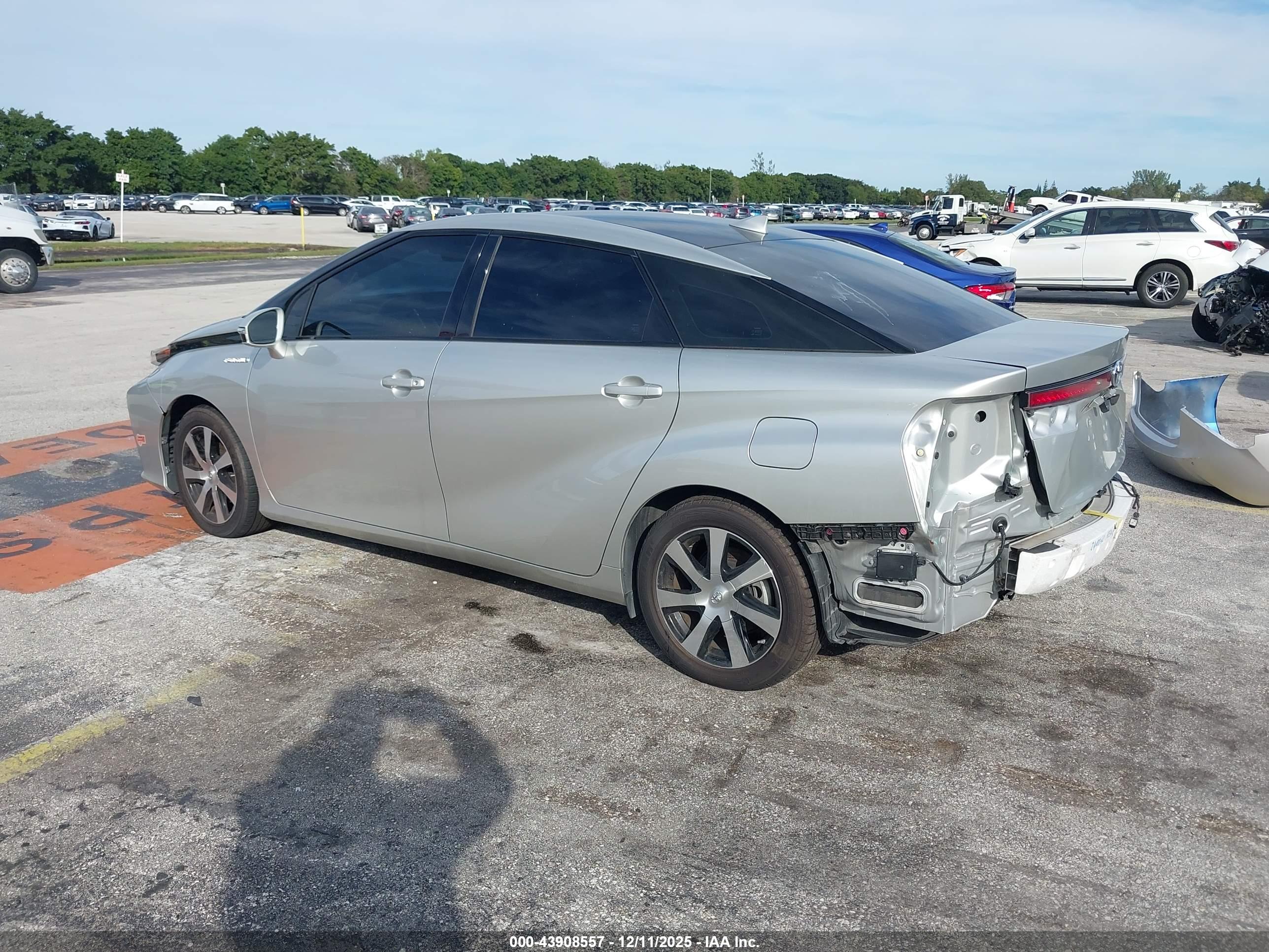TOYOTA MIRAI image 3