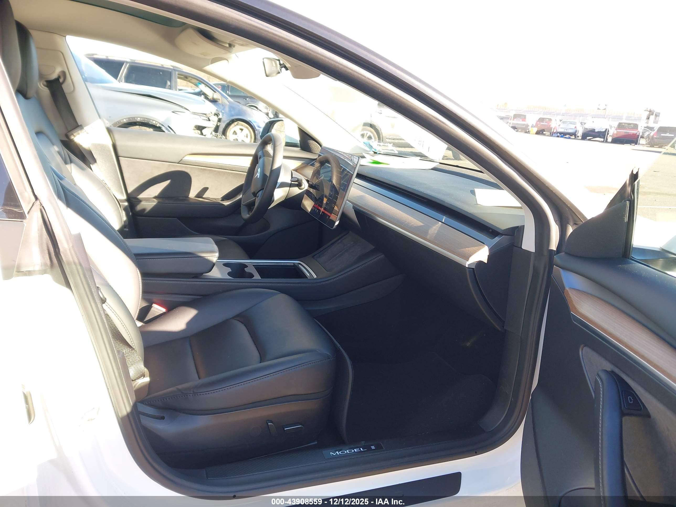 TESLA MODEL image 5