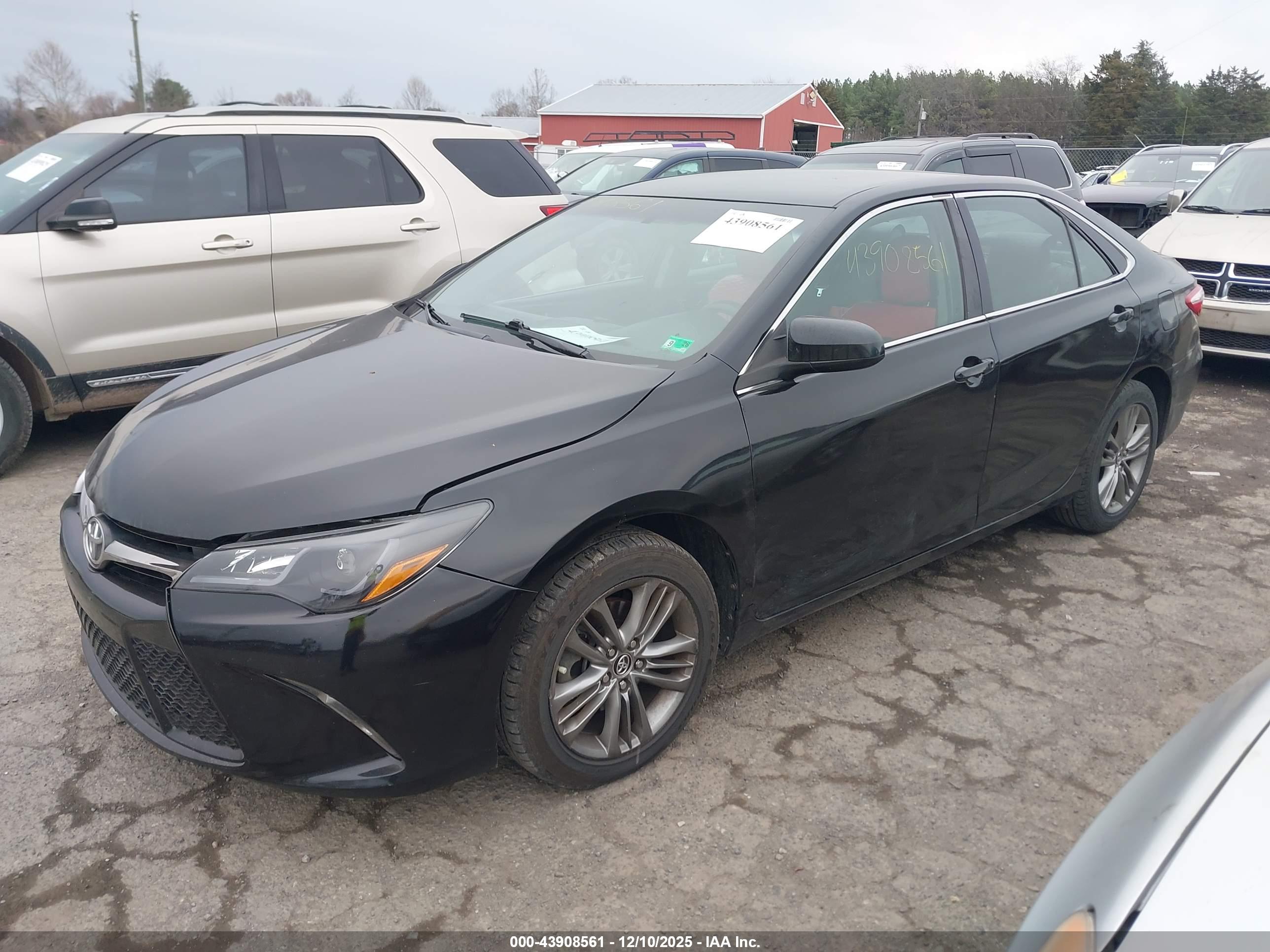 TOYOTA CAMRY image 2