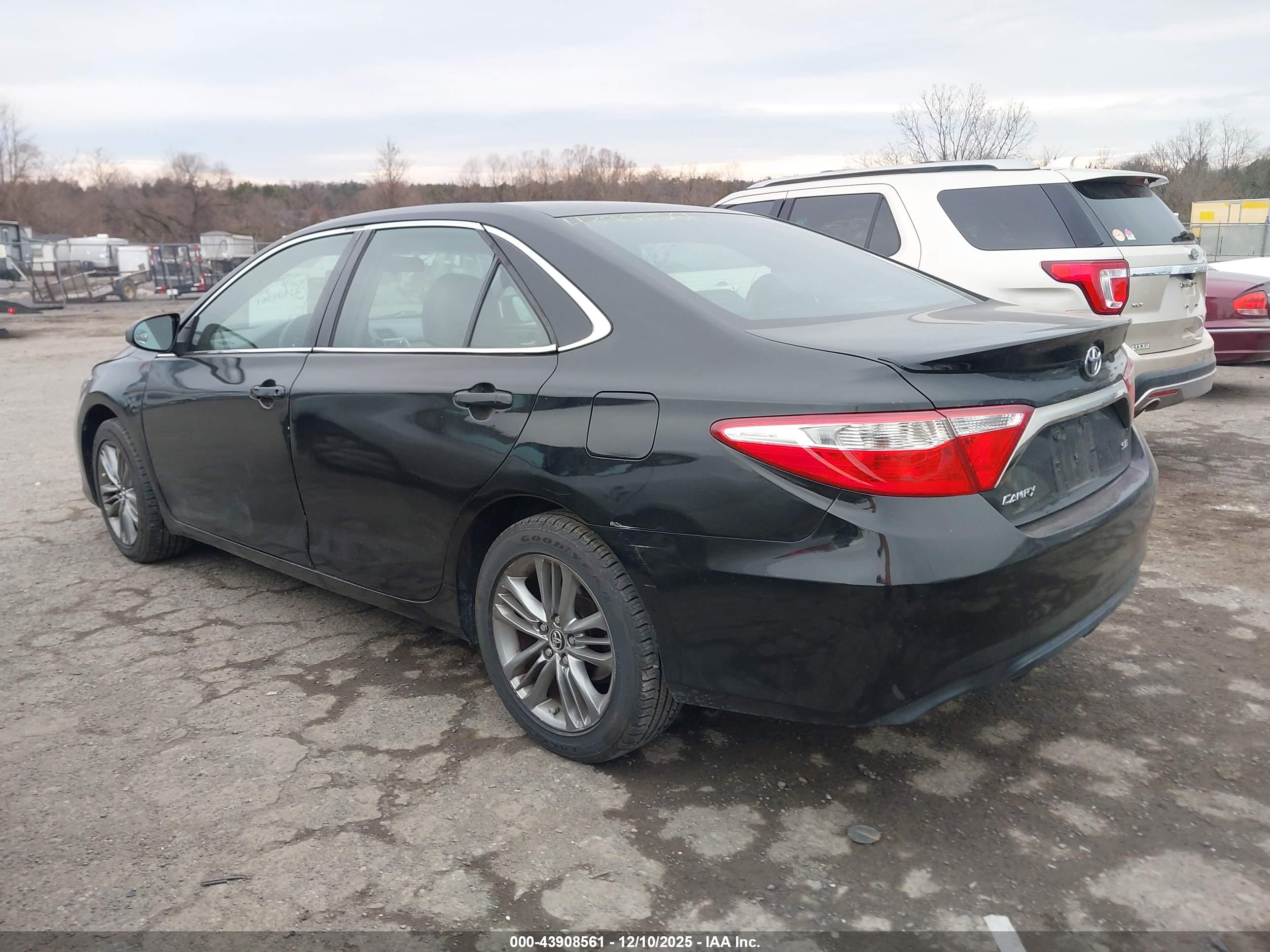 TOYOTA CAMRY image 3