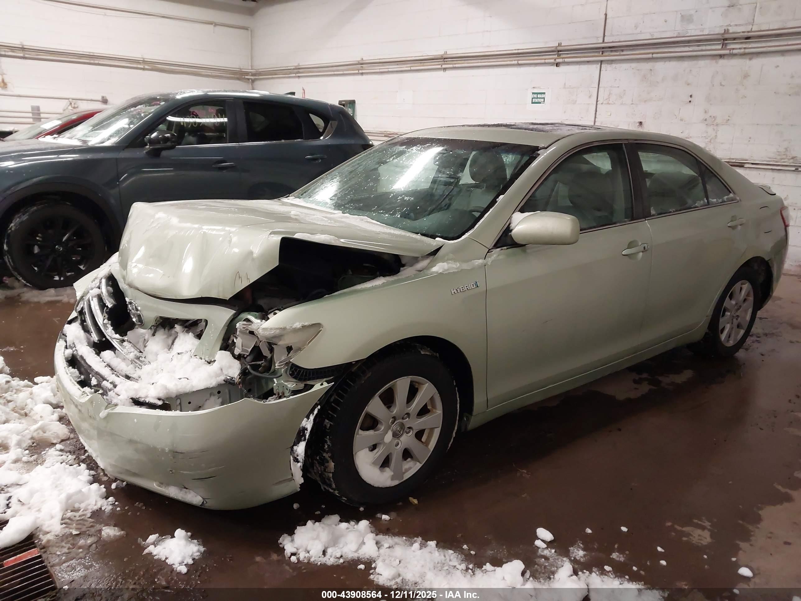 TOYOTA CAMRY image 2