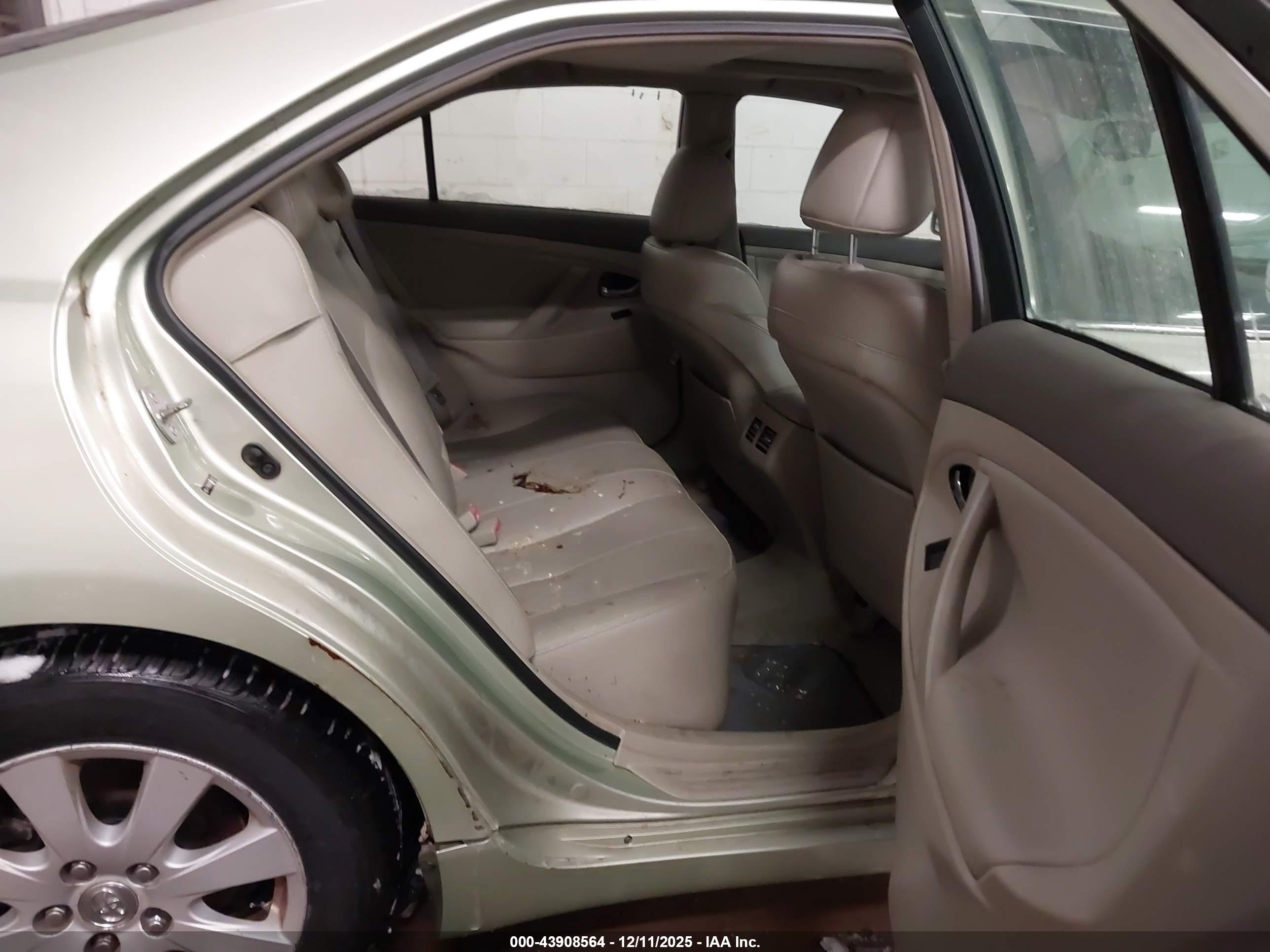 TOYOTA CAMRY image 8