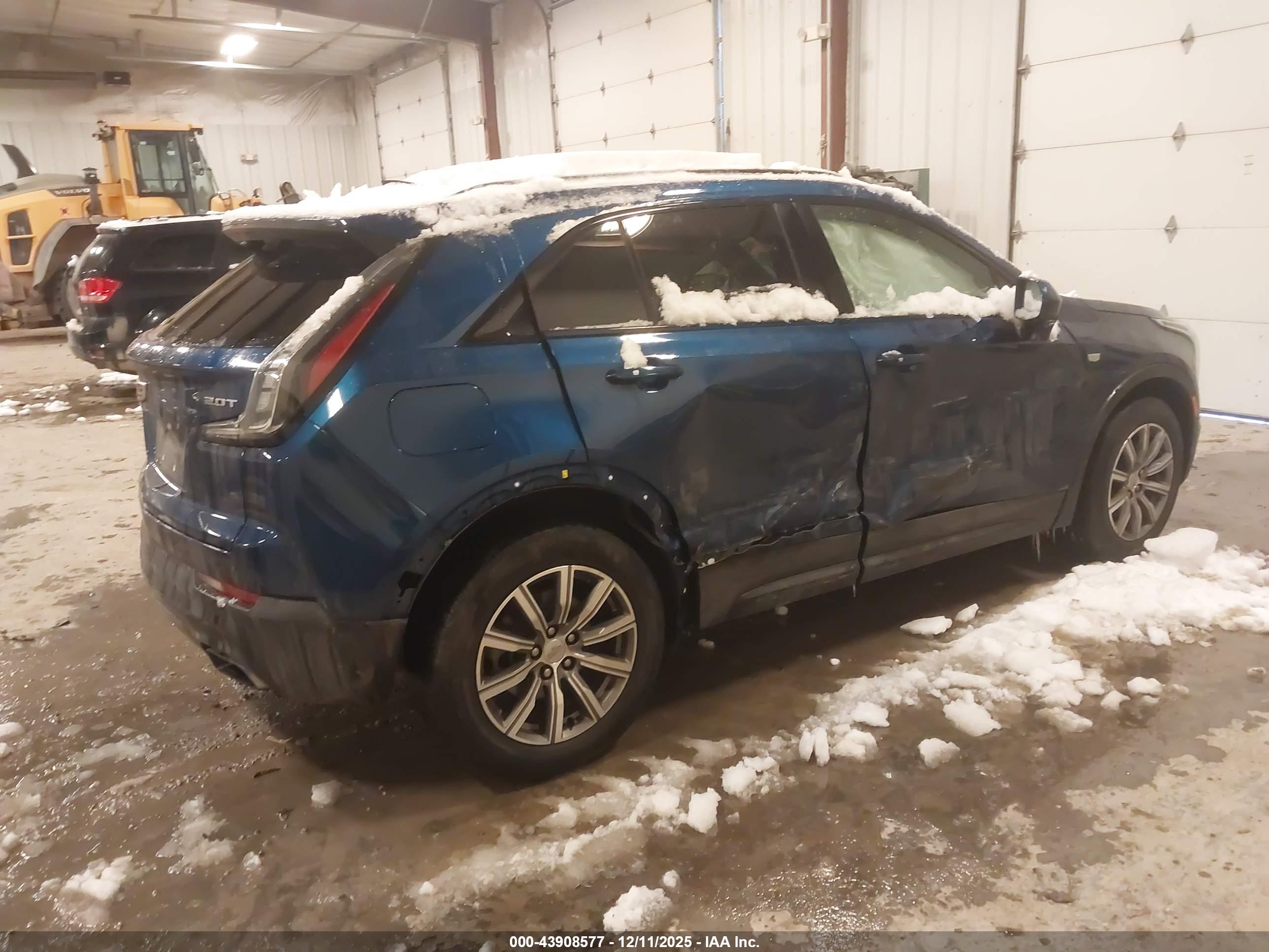 CADILLAC XT4 image 4